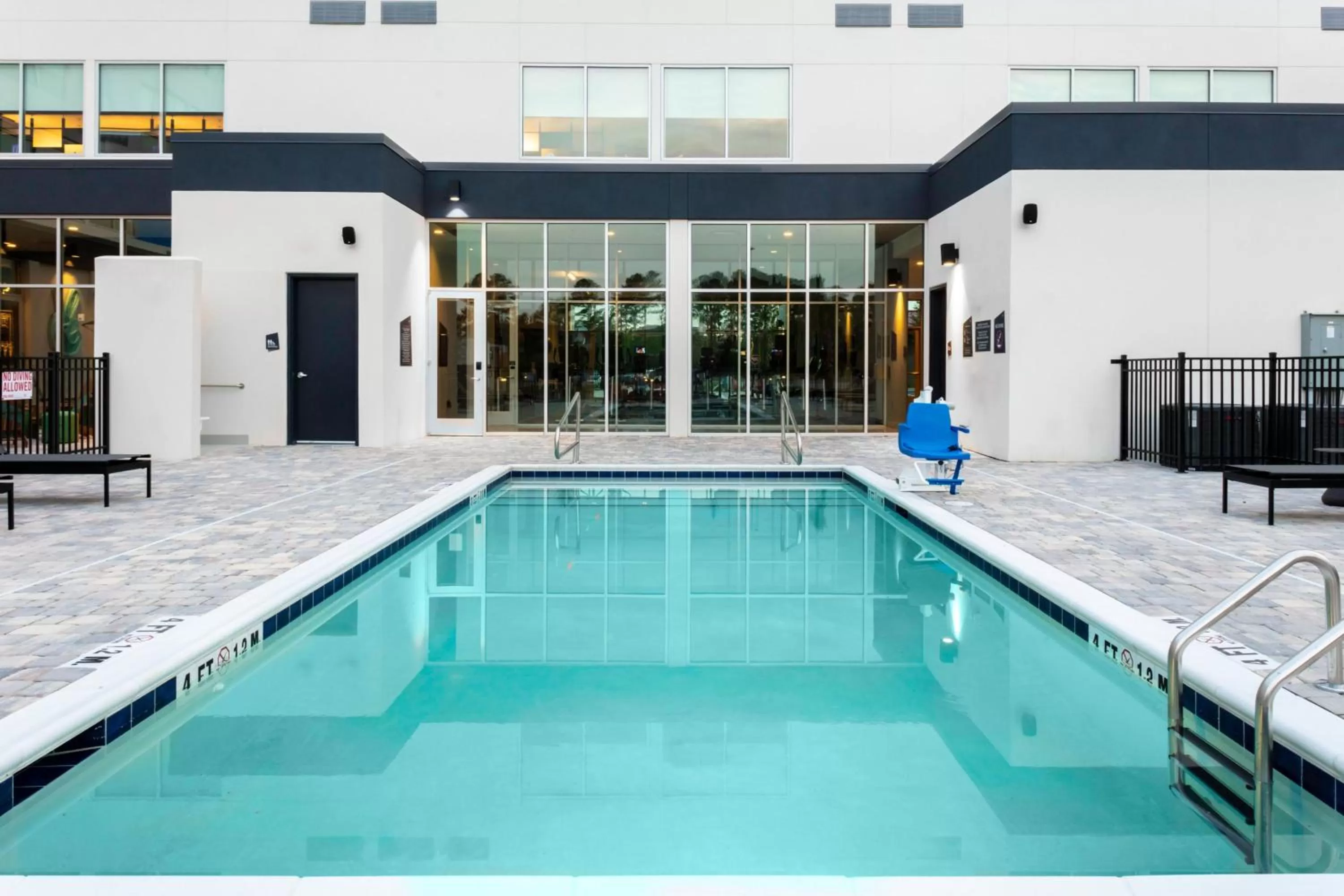 Swimming pool in Aloft Savannah Airport