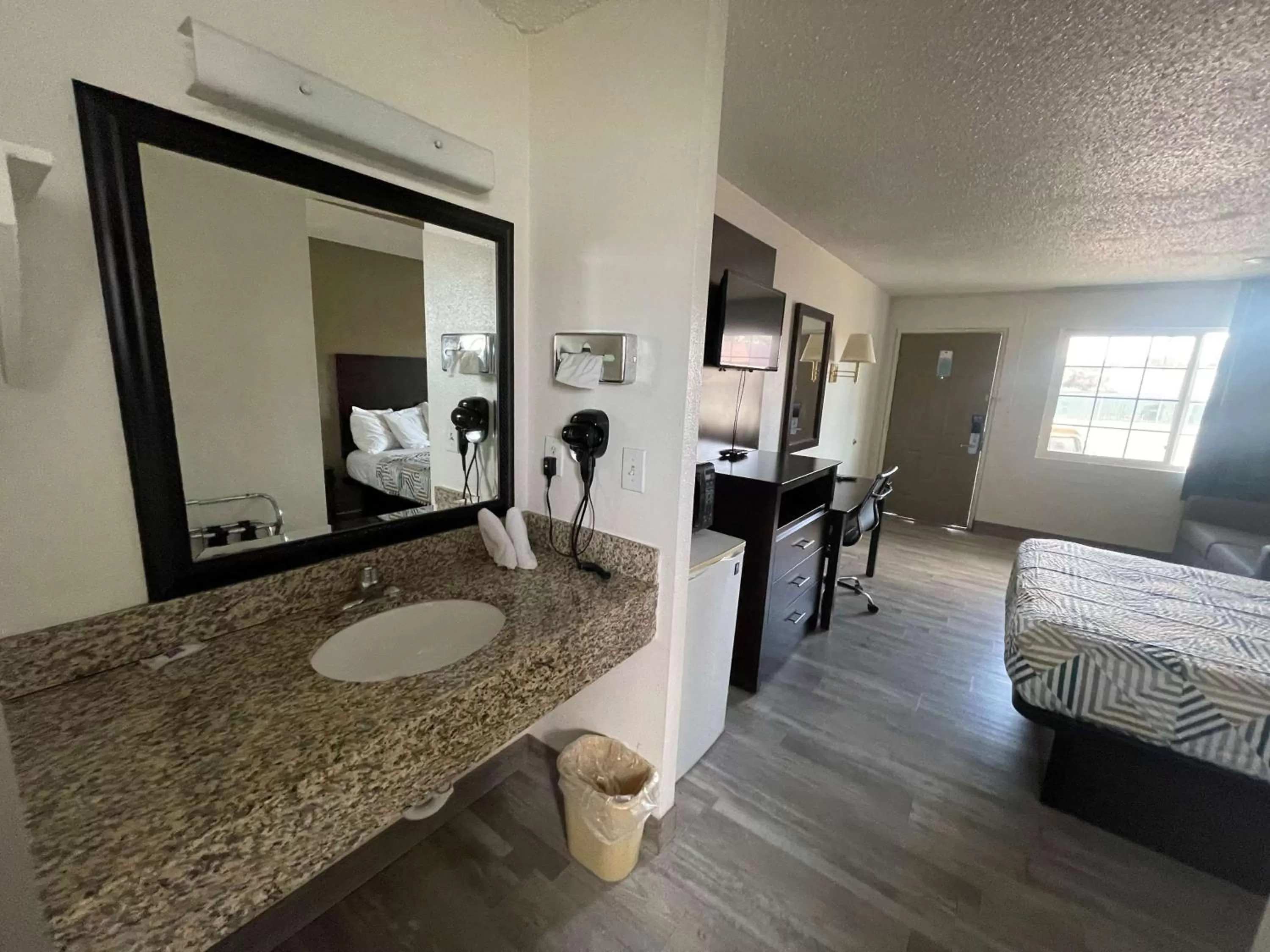 Bedroom, Bed in Motel 6 Hermiston OR Umatilla