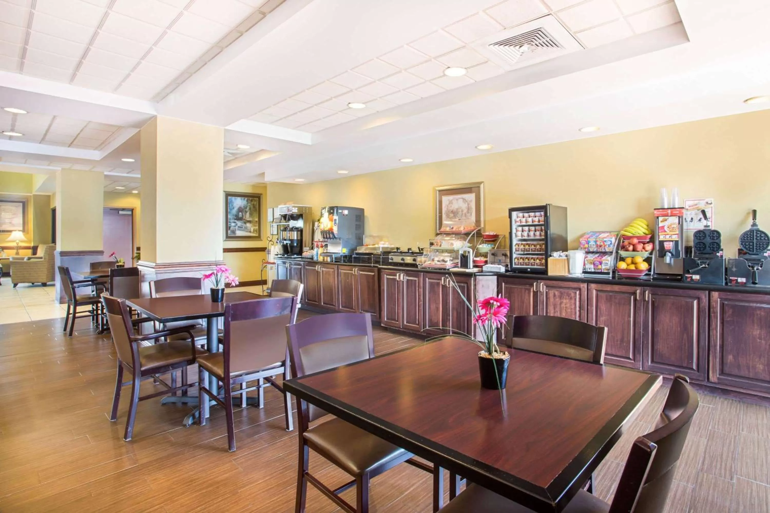 Restaurant/places to eat in Holiday Inn Express & Suites - Mobile - I-65 by IHG