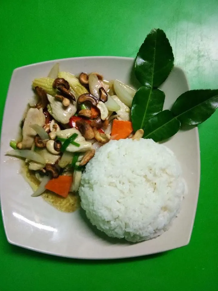 Lunch in Lanta Maikeaw Bungalow