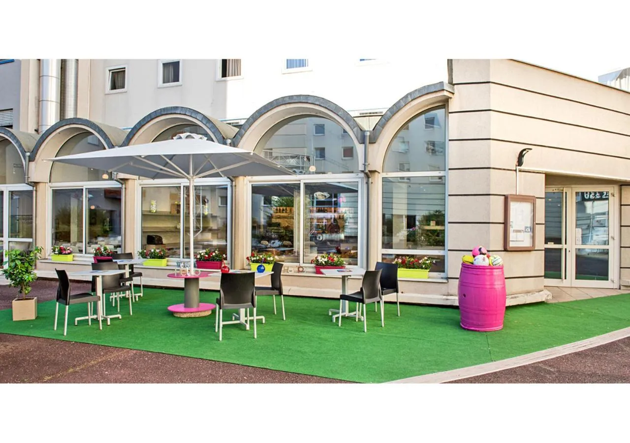 Facade/entrance in ibis Styles Strasbourg Stade de la Meinau