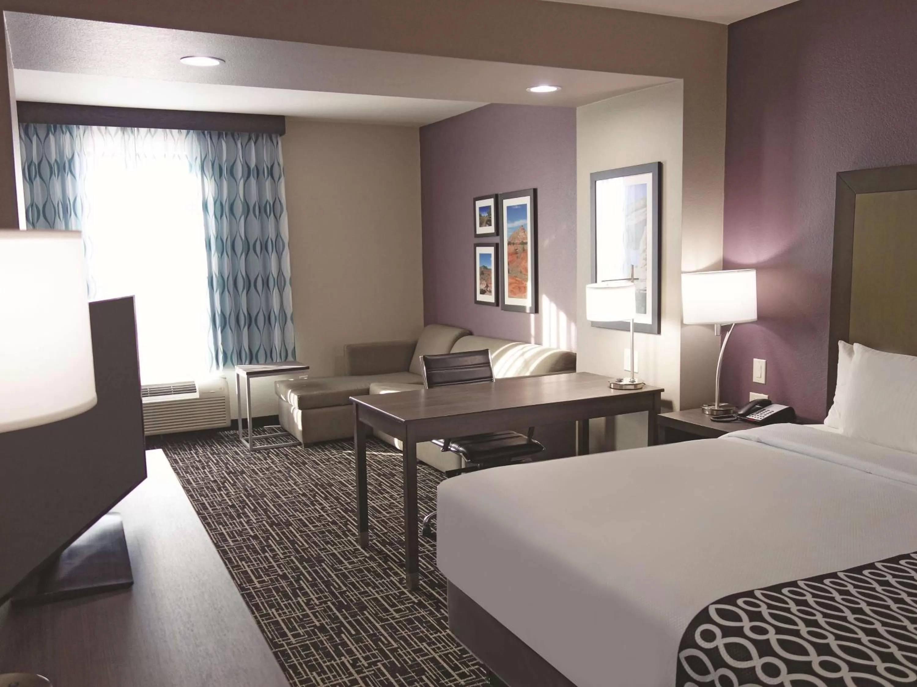 Photo of the whole room, Bed in La Quinta by Wyndham Pampa