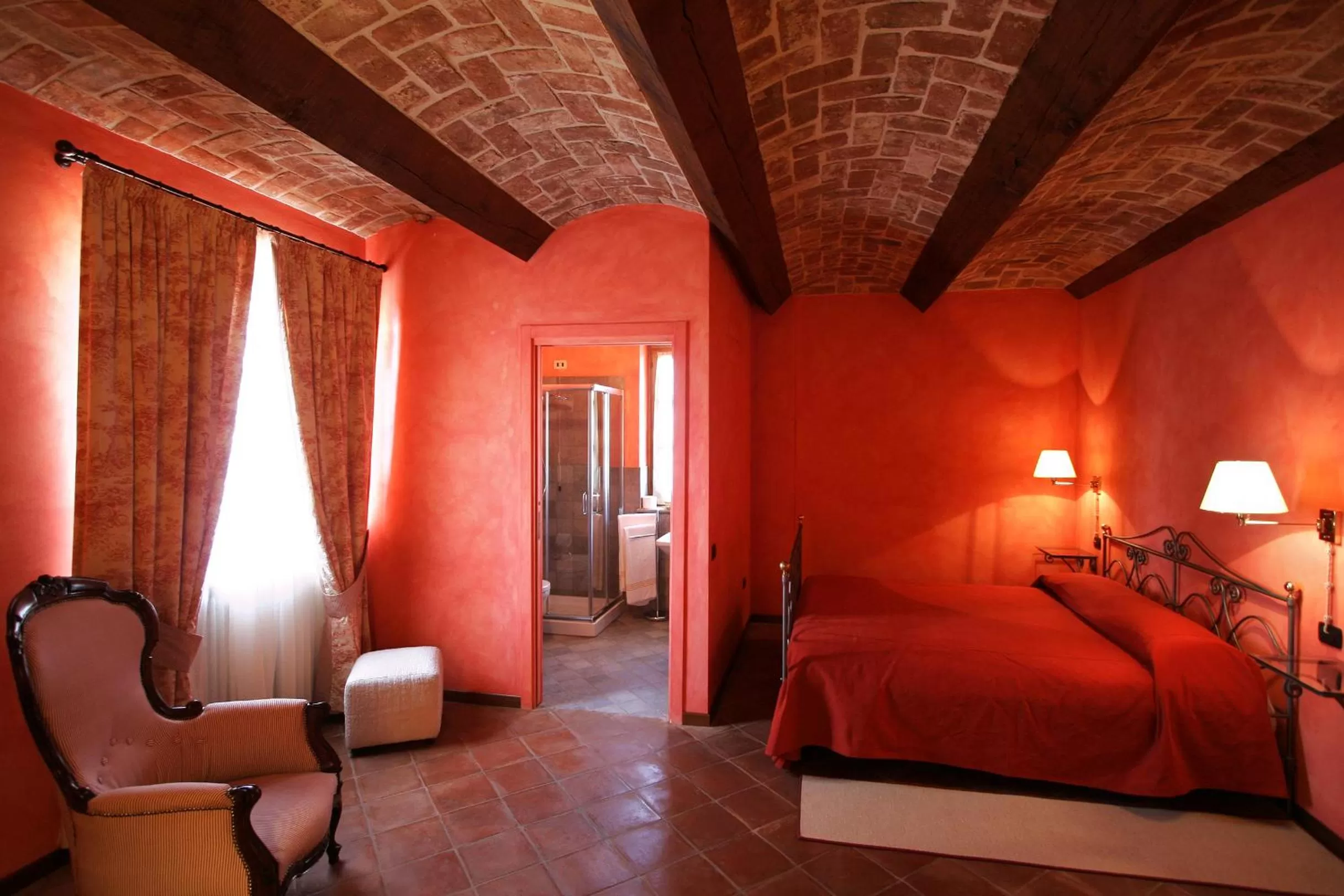 Photo of the whole room, Bed in Foresteria Ristorante Conti Roero