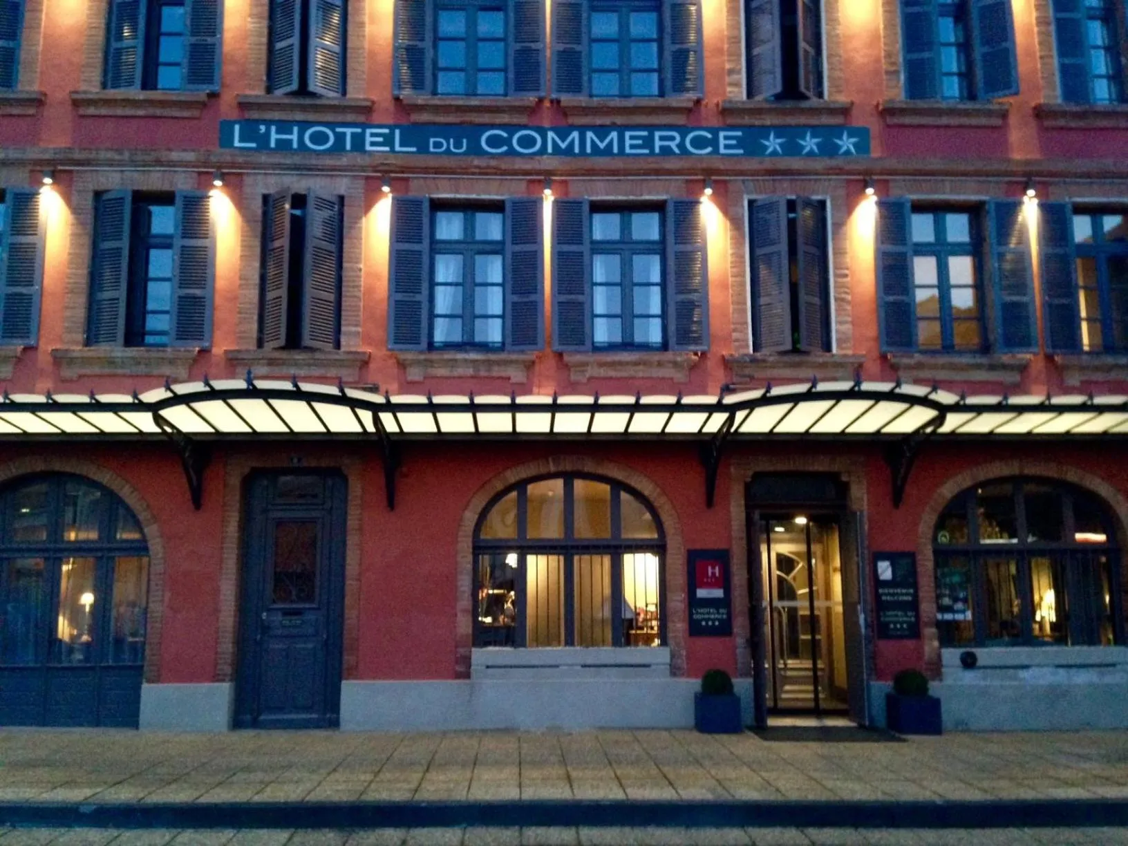 Facade/entrance in Hôtel du Commerce