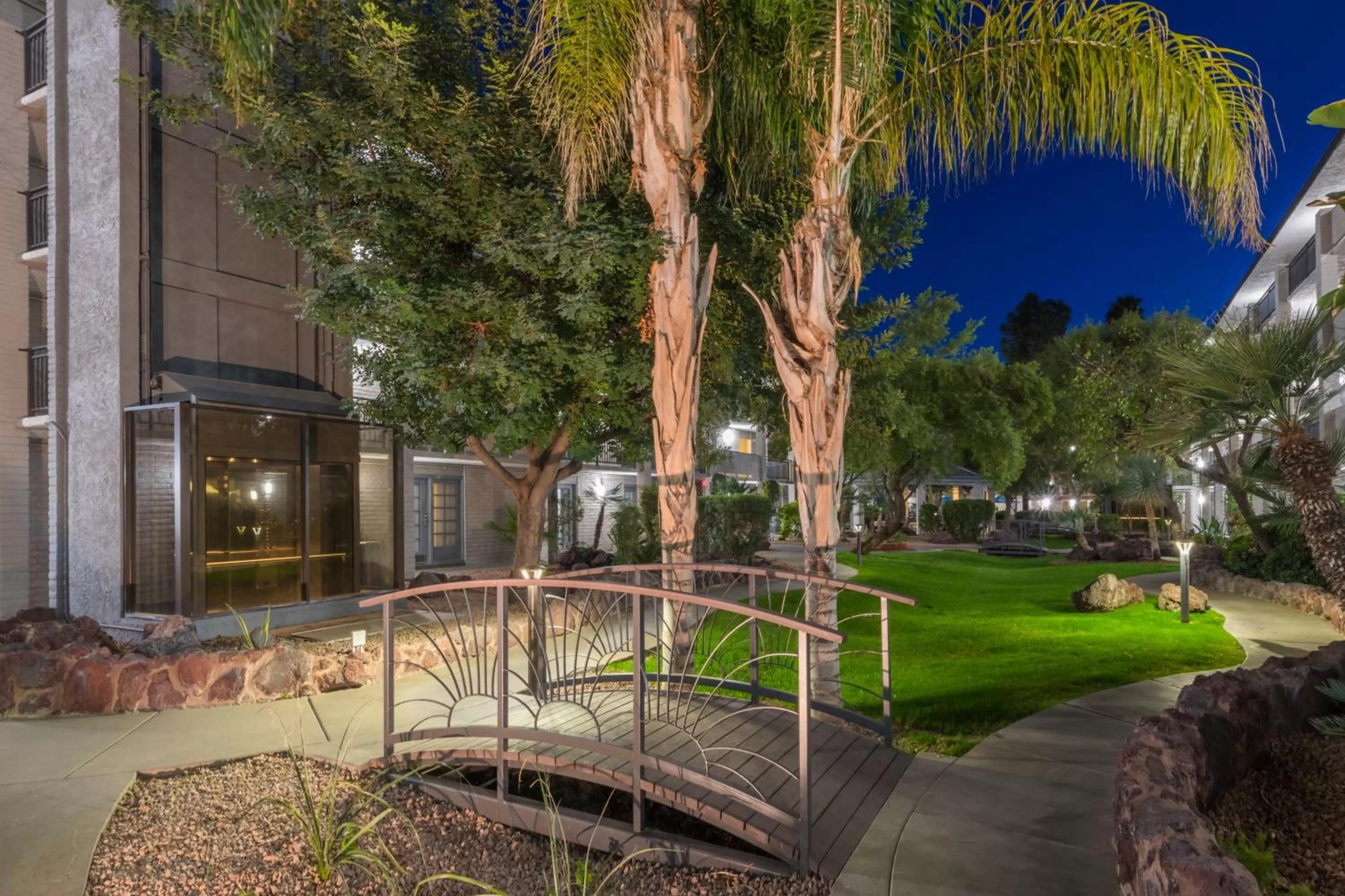 Property building in Holiday Inn and Suites Phoenix Airport North by IHG