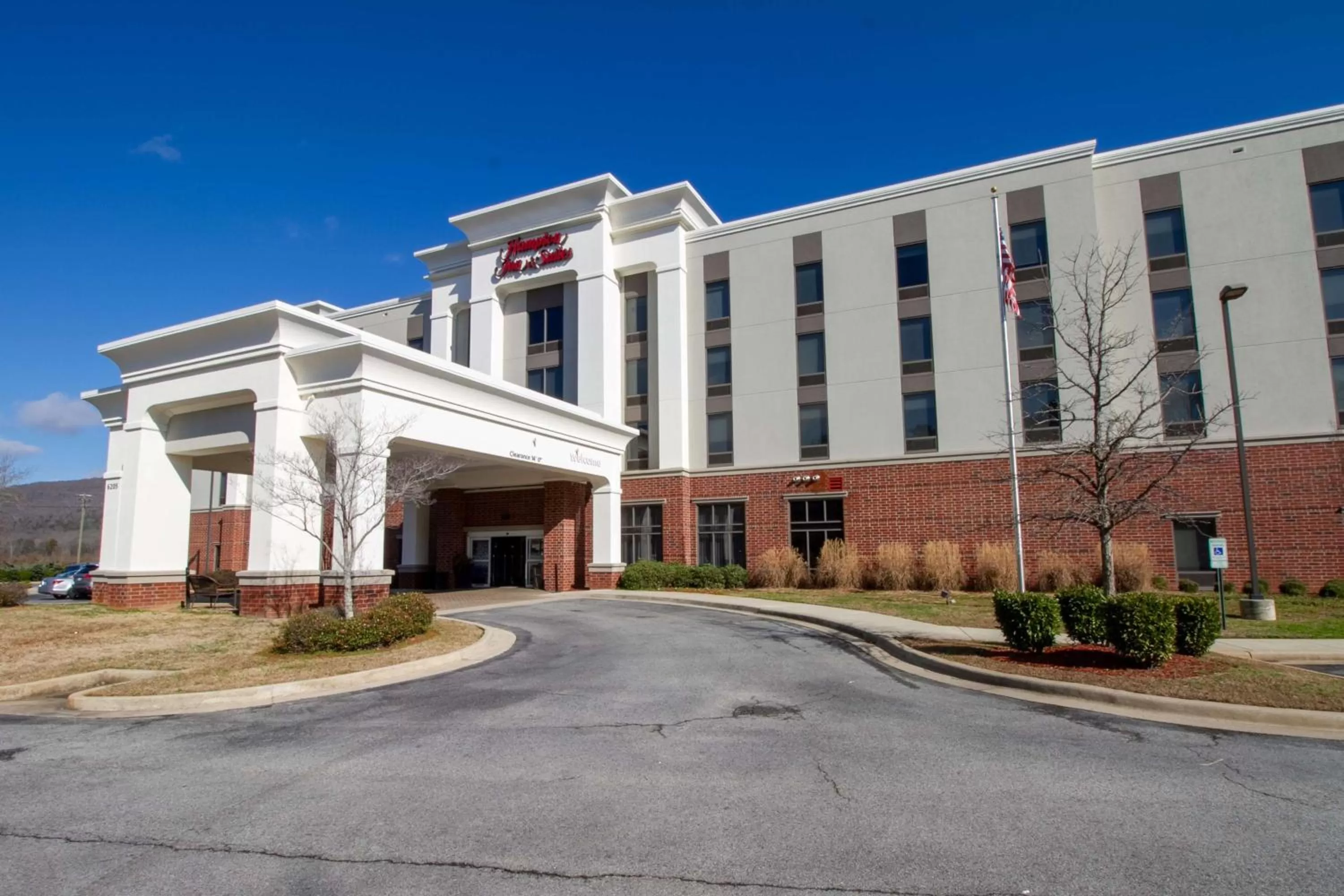 Property building in Hampton Inn & Suites Huntsville Hampton Cove