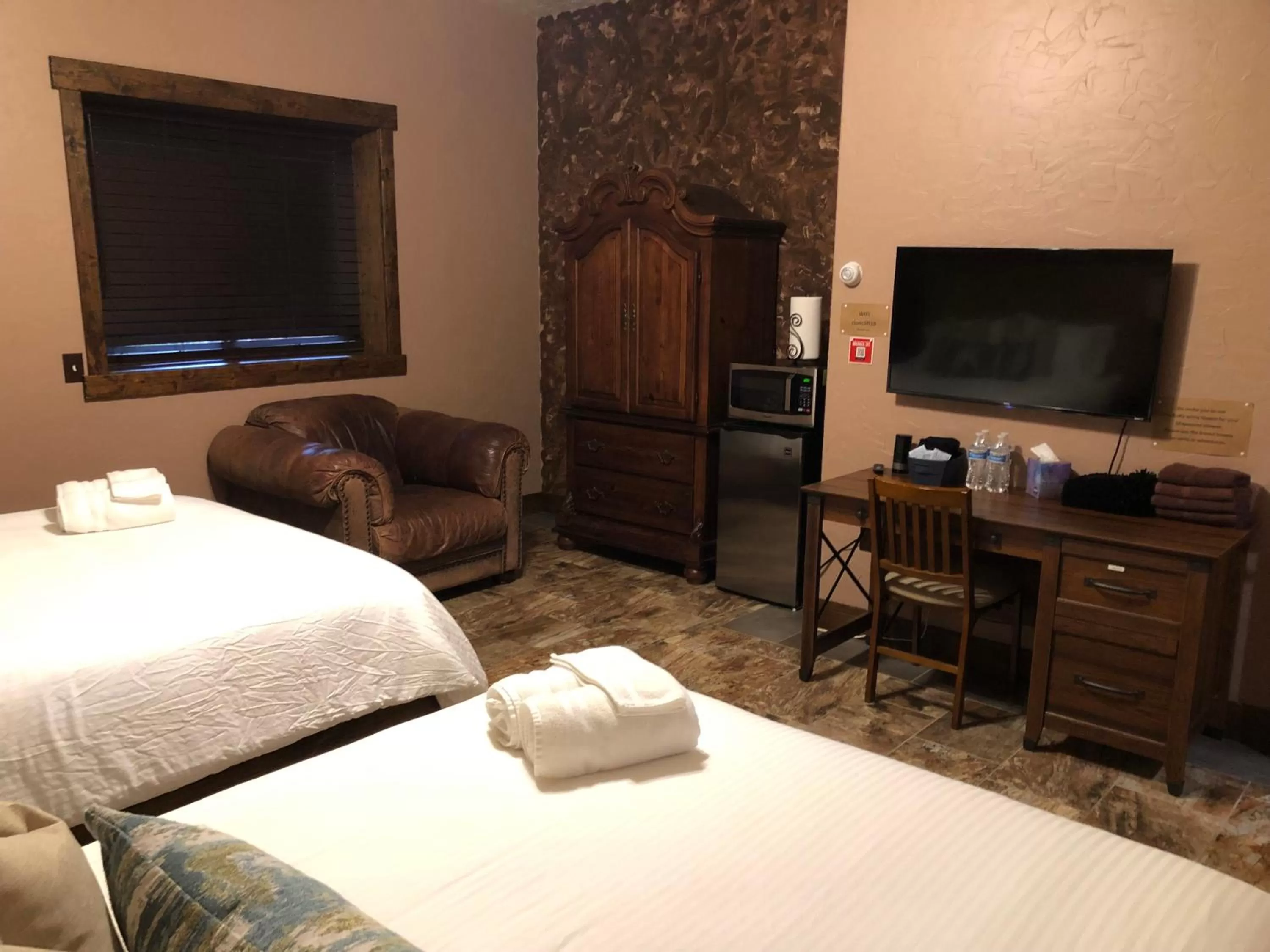 Family Room with Shared Bathroom in Zion Cliff Lodge