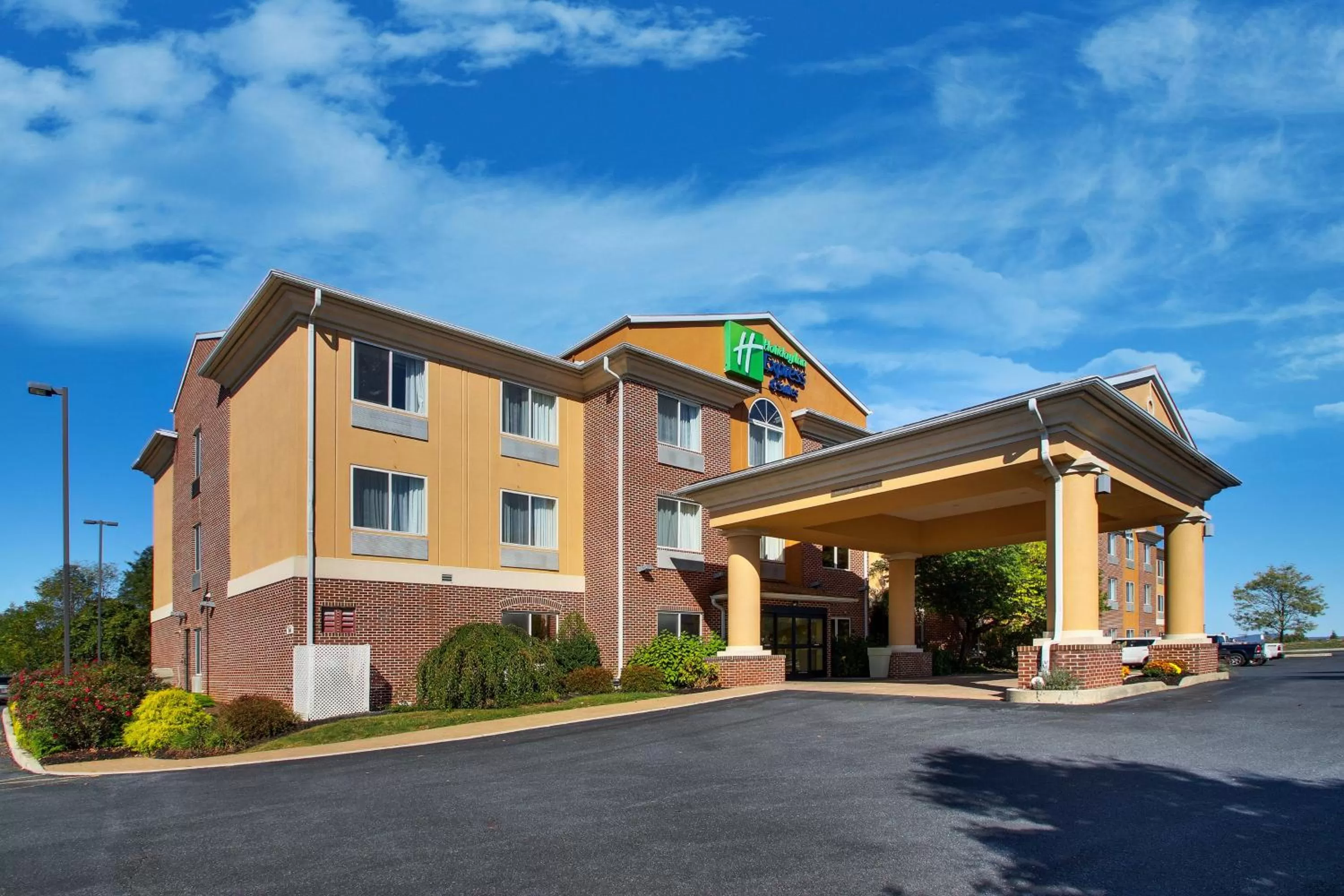 Property building in Holiday Inn Express Hotel & Suites Lancaster-Lititz by IHG