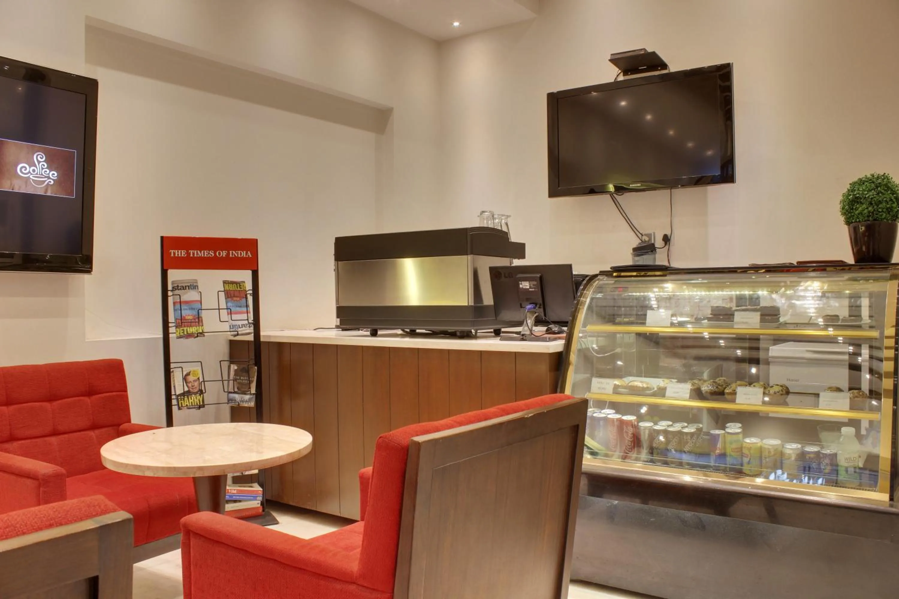Coffee/tea facilities in Hotel Grand Godwin - Near New Delhi Railway Station - Paharganj