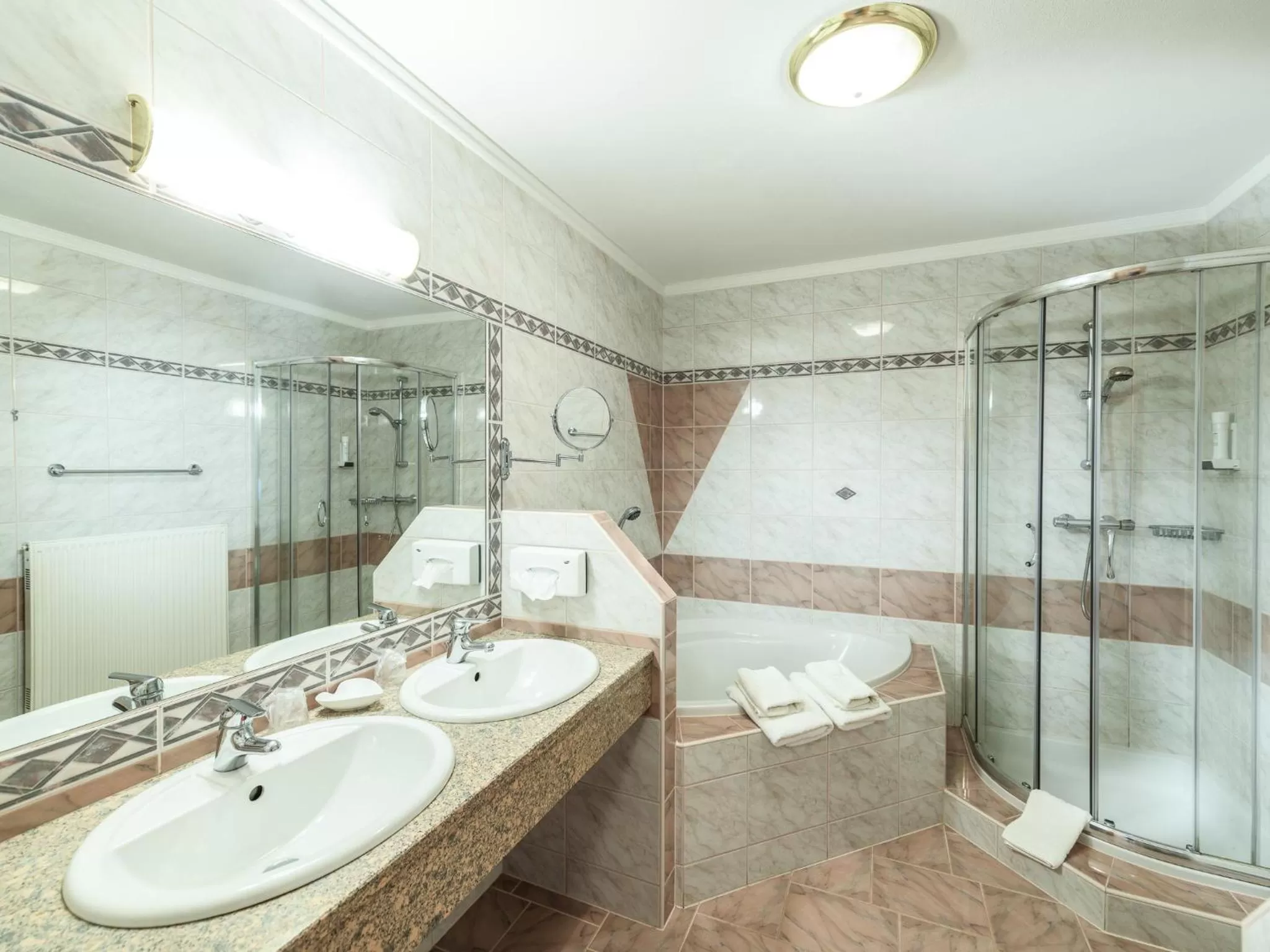 Bathroom in Hotel Victoria