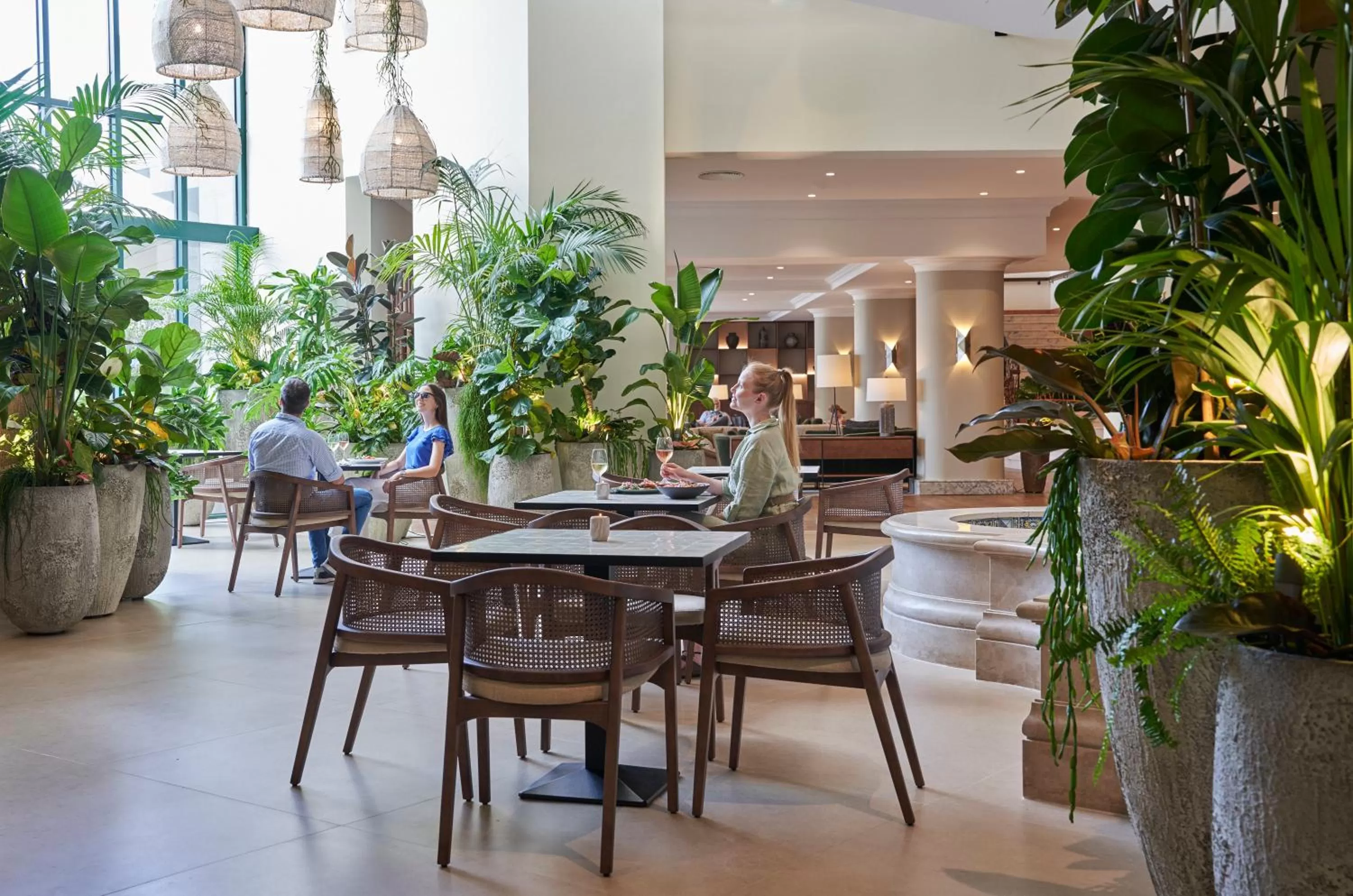 Lounge or bar in The Cliff Bay - PortoBay