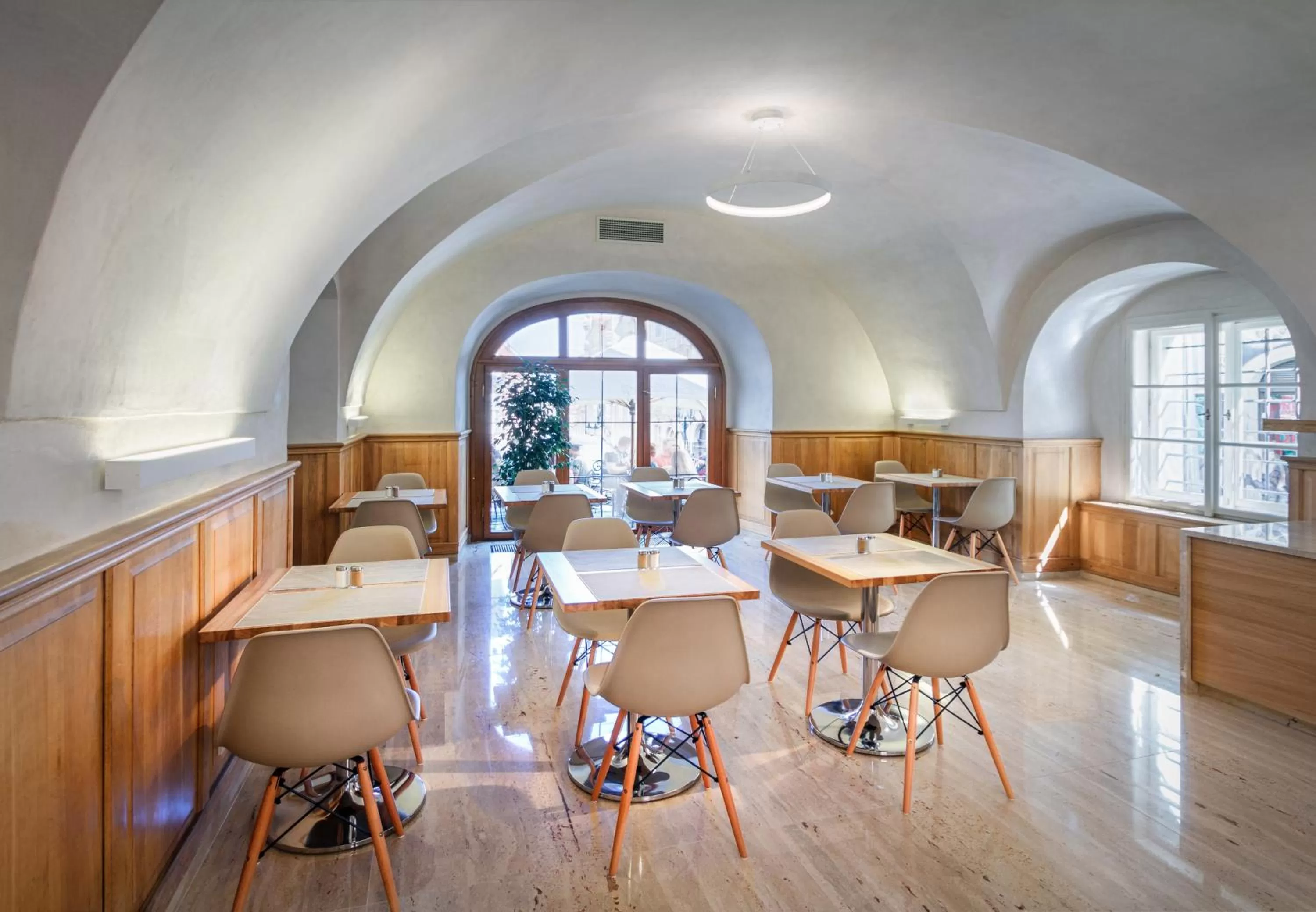 Restaurant/places to eat in Golden Star