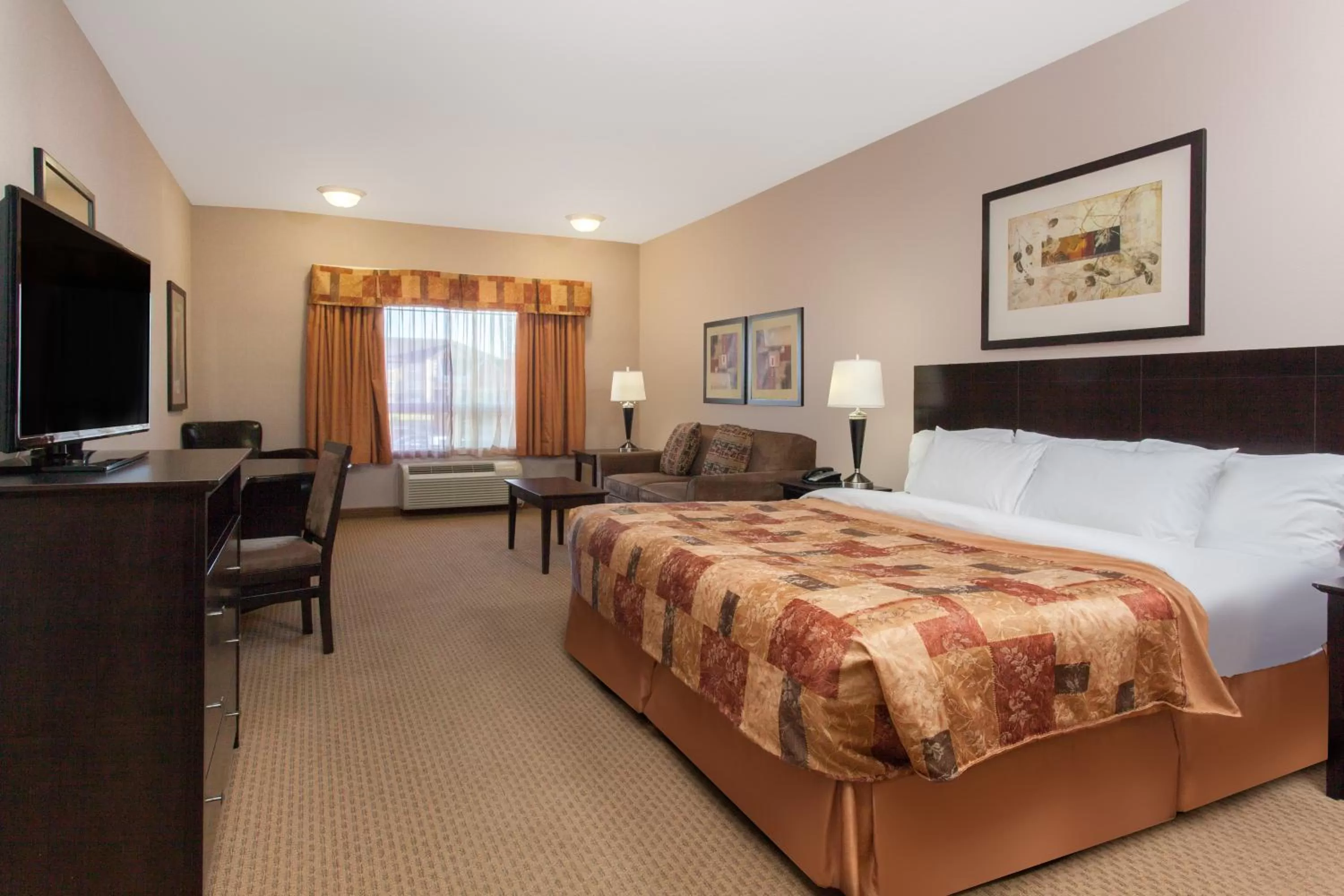 Photo of the whole room, Bed in Ramada by Wyndham Brooks