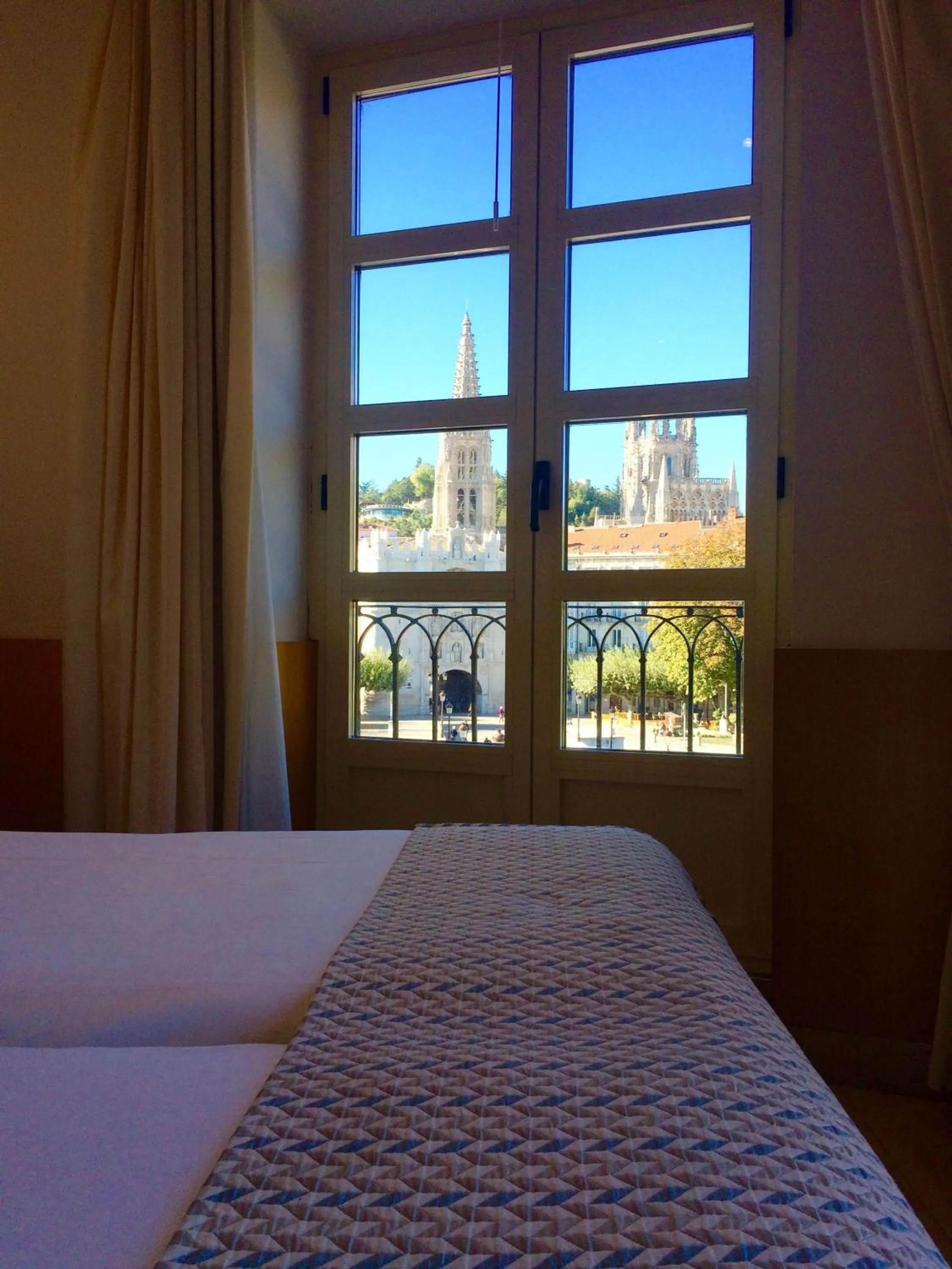 Bedroom, Bed in Hotel Vía Gótica