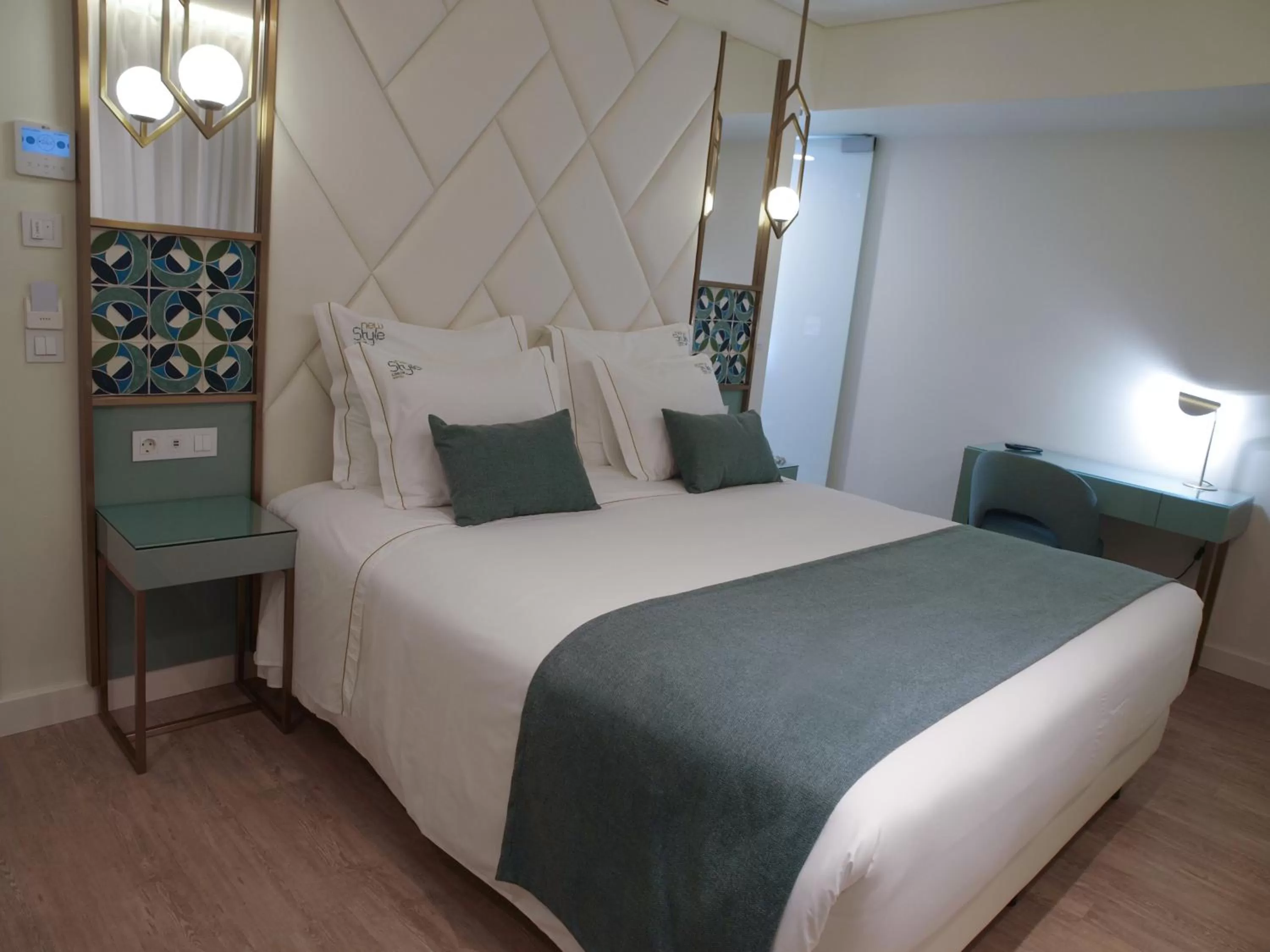 Bedroom, Bed in New Style Lisbon Hotel