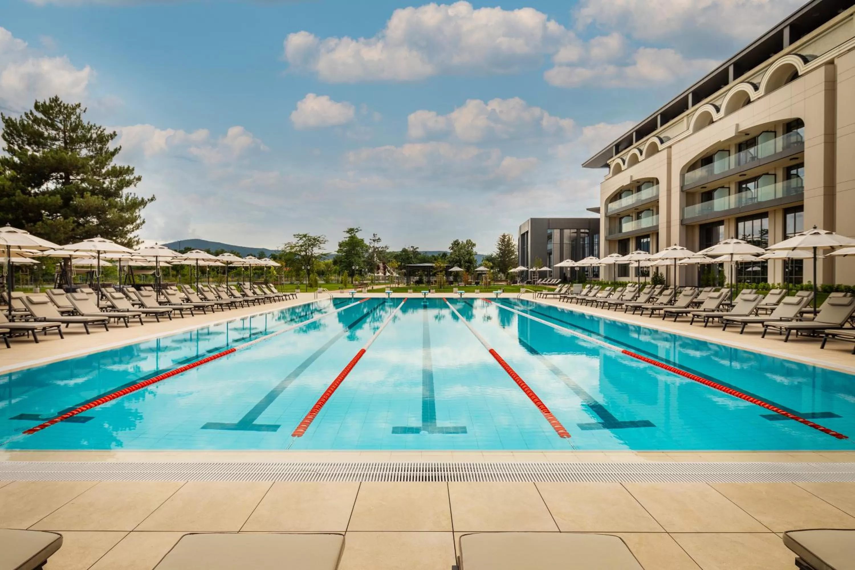 Swimming pool in Kings' Valley Medical & Spa Hotel