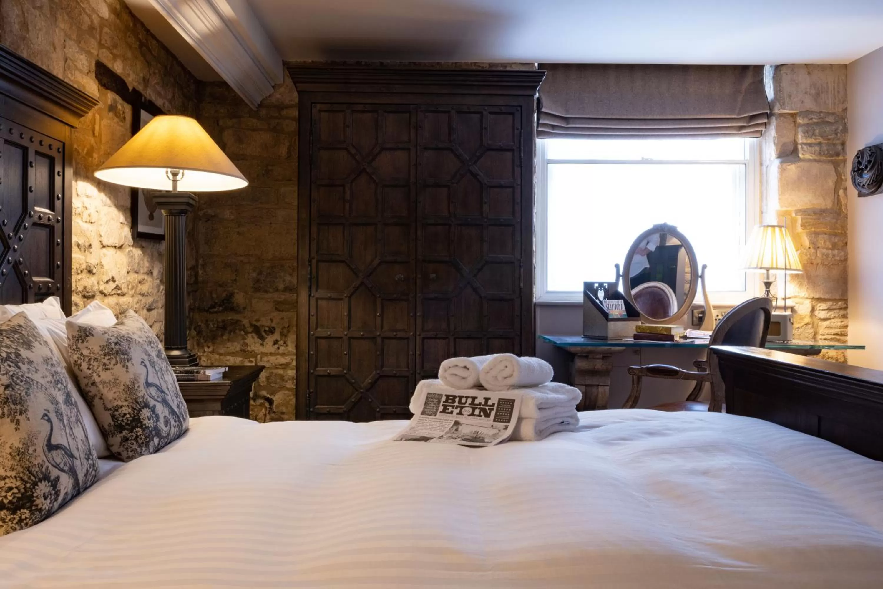 Bedroom, Bed in The Bull And Swan