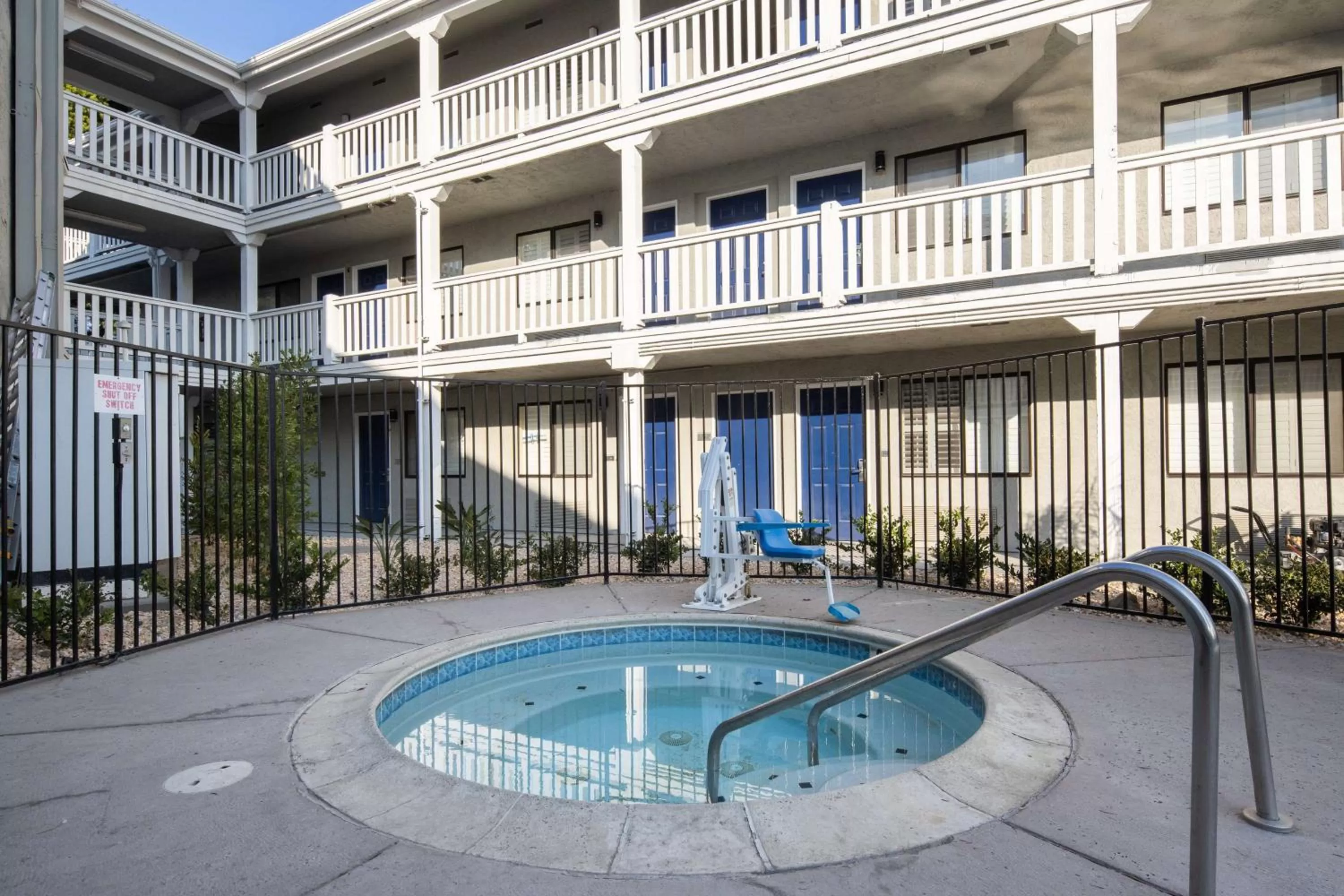 Hot Tub in SureStay Hotel by Best Western Fairfield Napa Valley