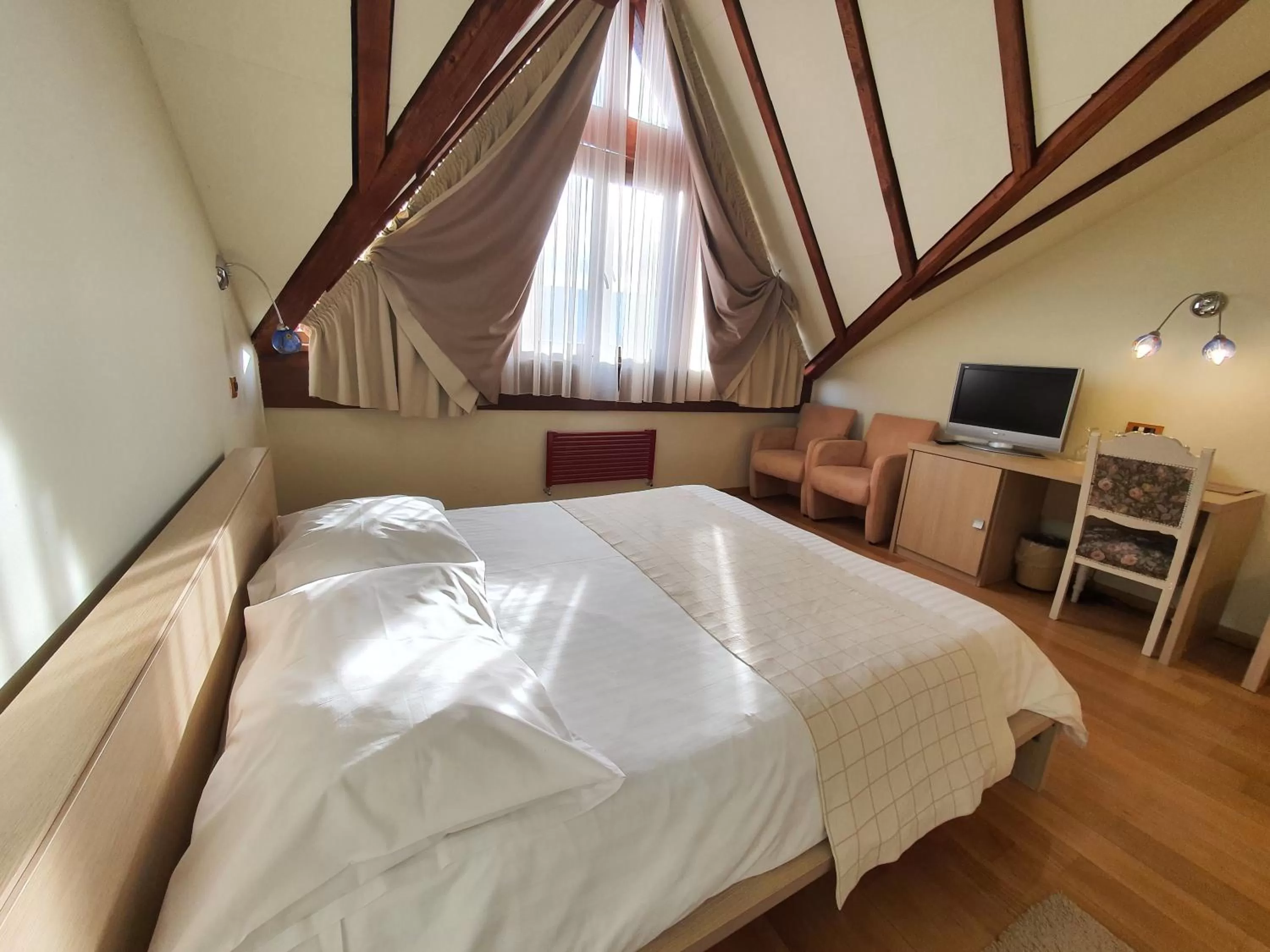 Queen Room - Disability Access in Hotel Sunny Hill