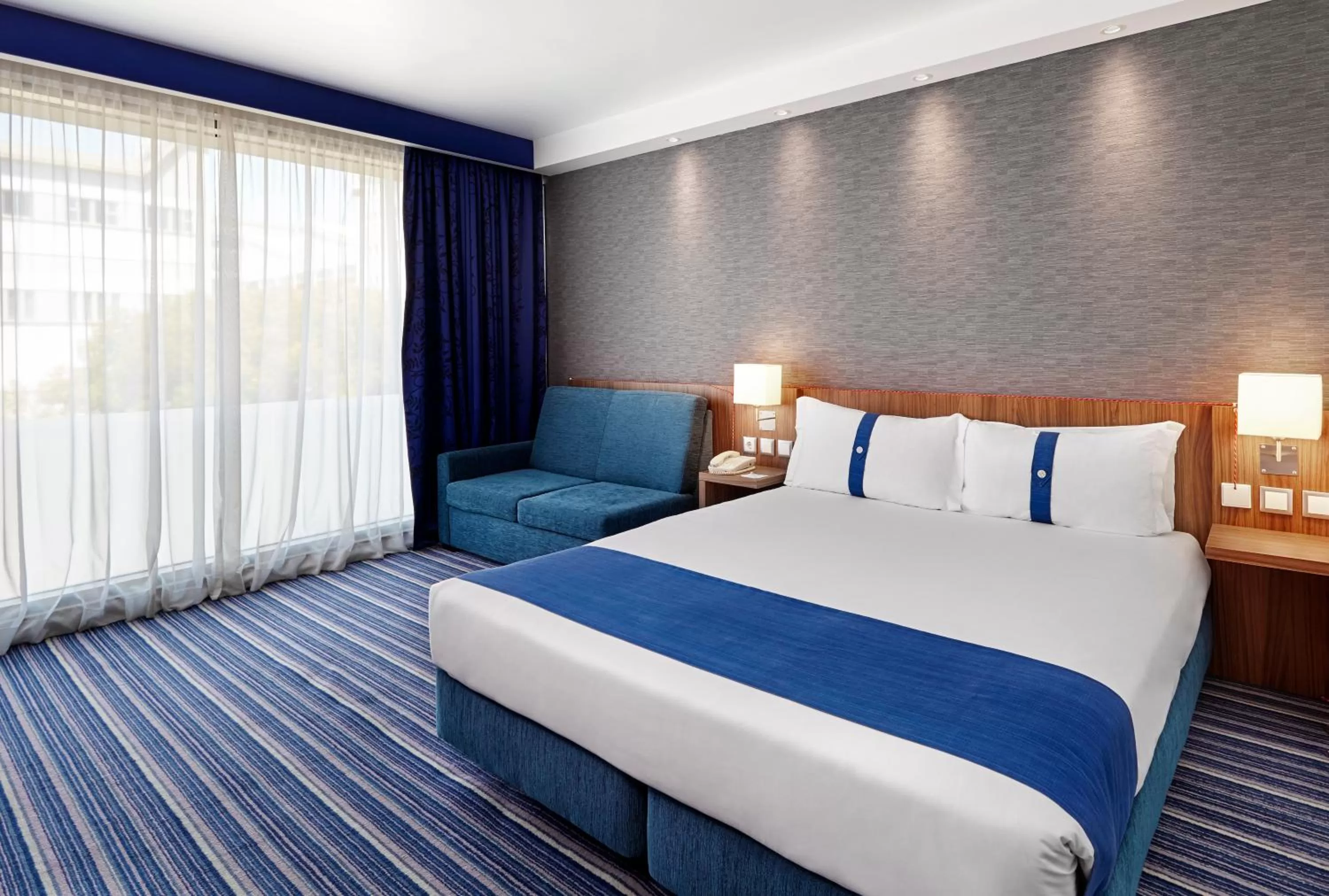 Photo of the whole room, Bed in Holiday Inn Express Lisbon Alfragide by IHG