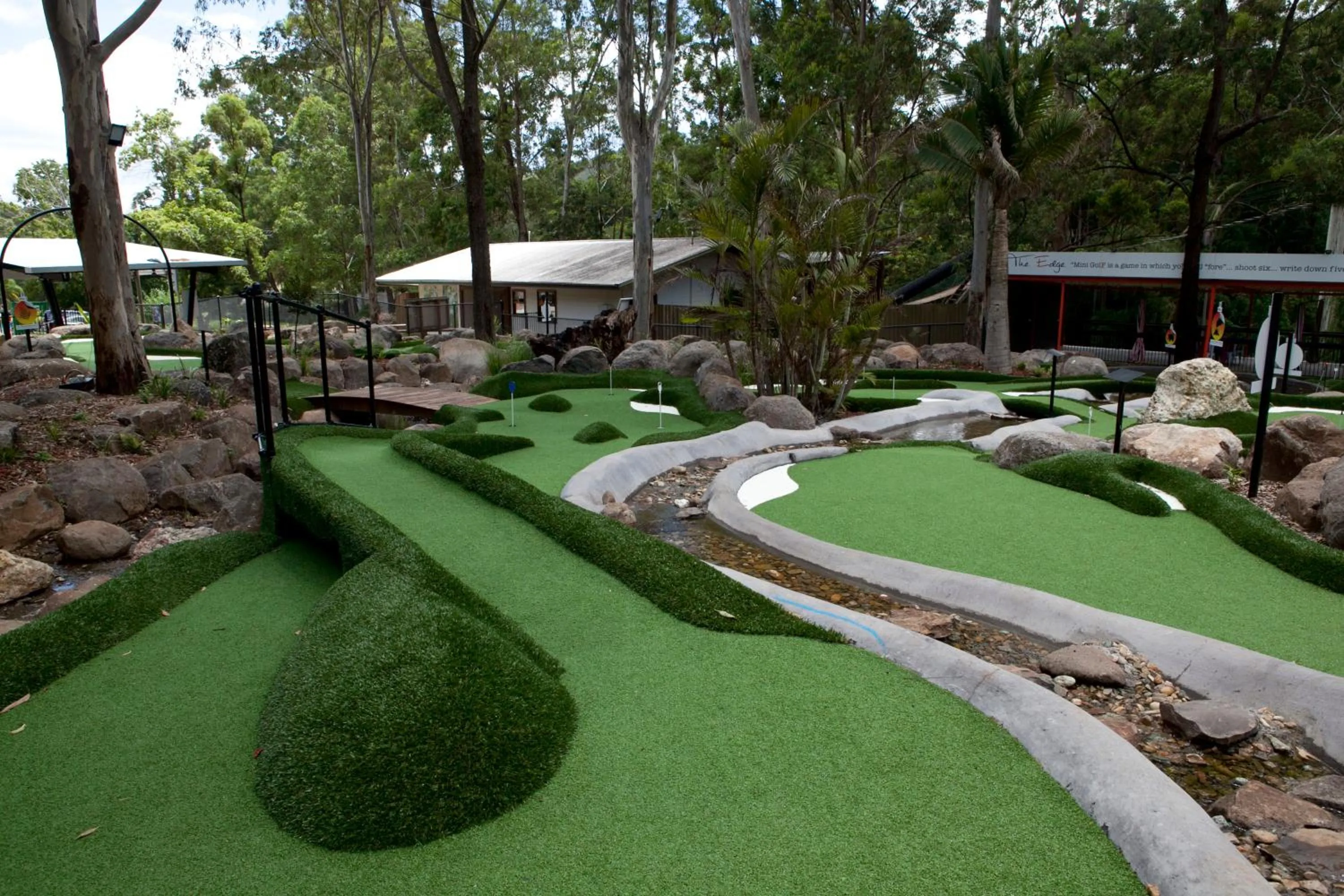 Minigolf, Swimming Pool in Cedar Creek Lodges