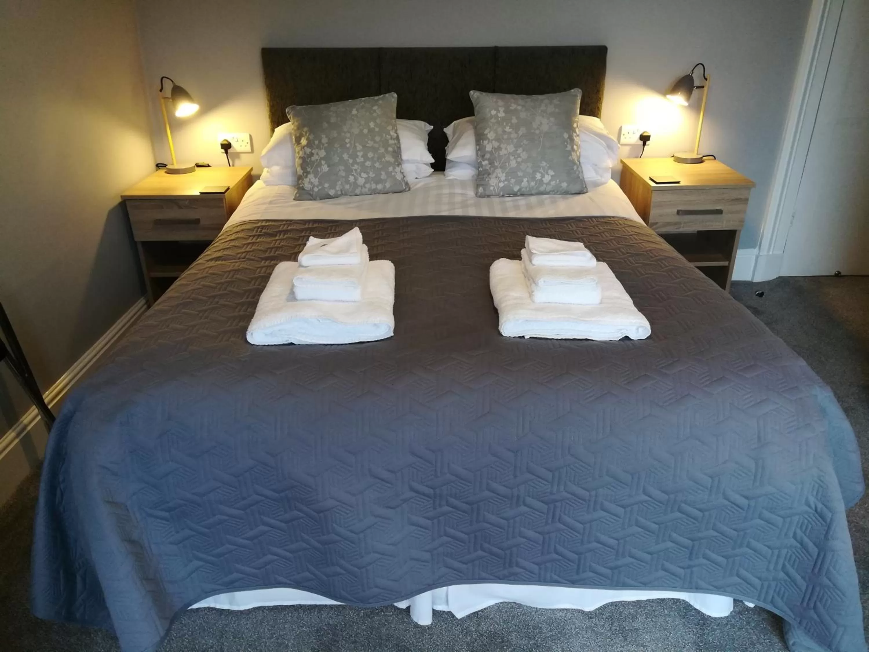 Shower, Bed in Aberconwy House B&B