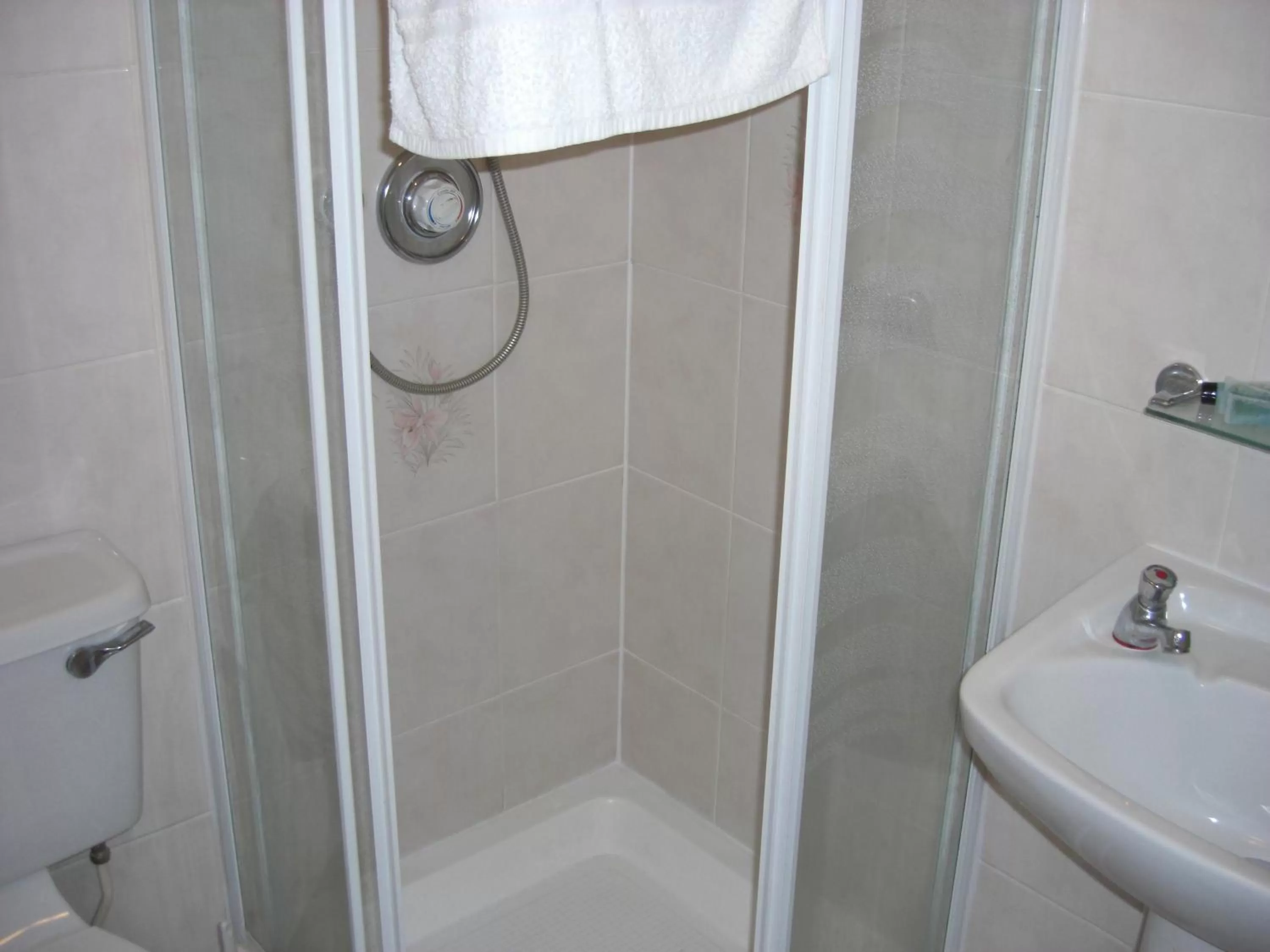 Bathroom in Lynebank House Hotel, Bed & Breakfast