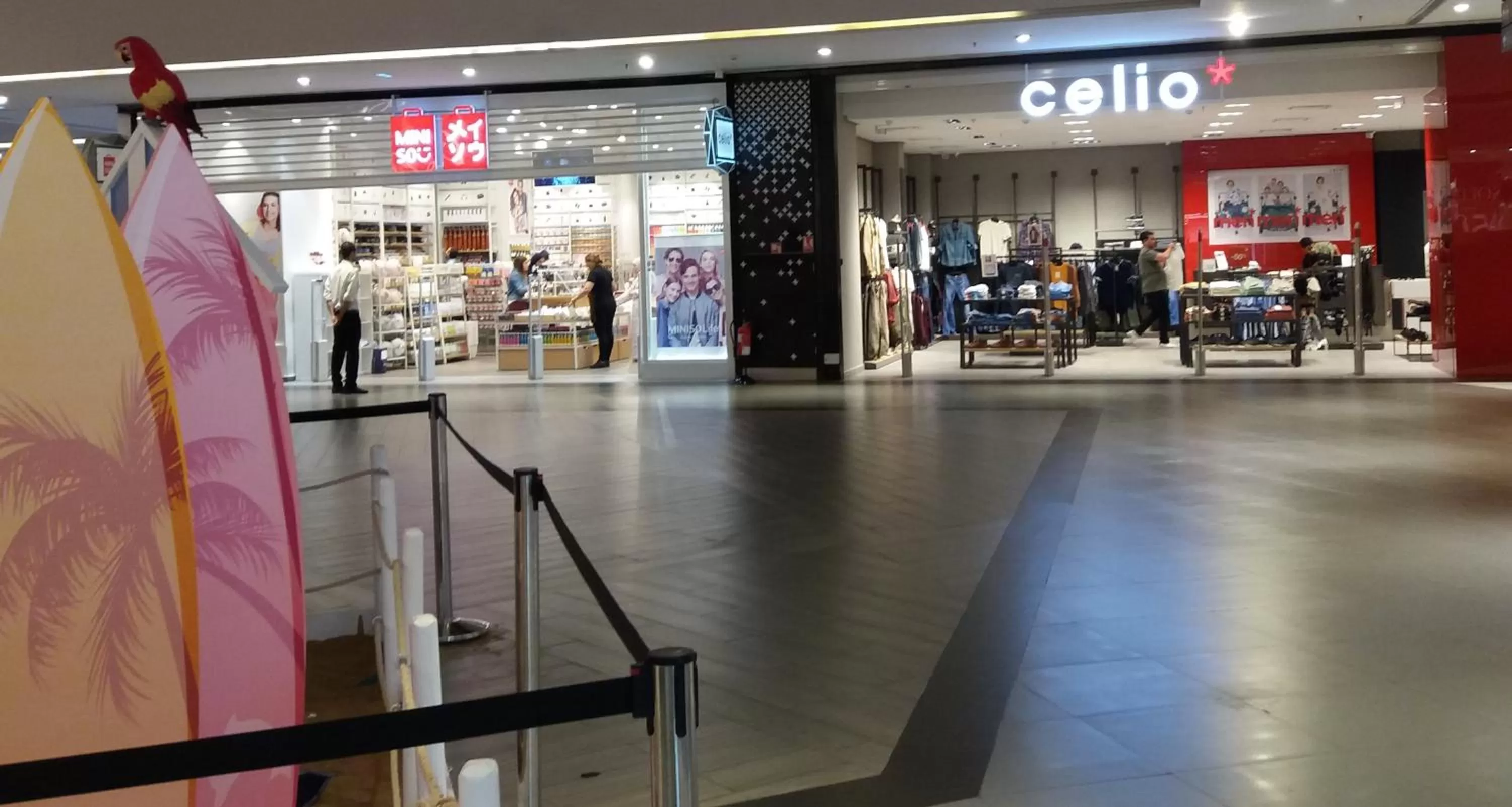 Shopping Area in Relax Hotel Casa Voyageurs