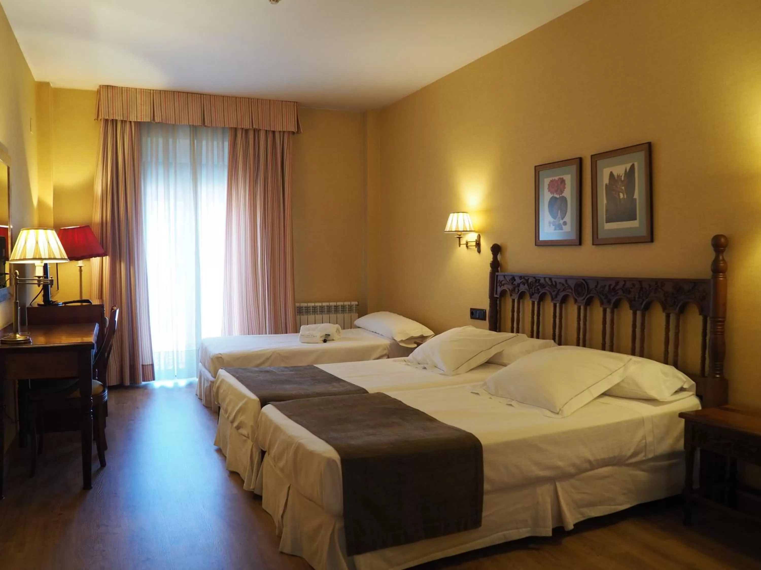 Bed in Hotel Ele Puente Romano de Salamanca