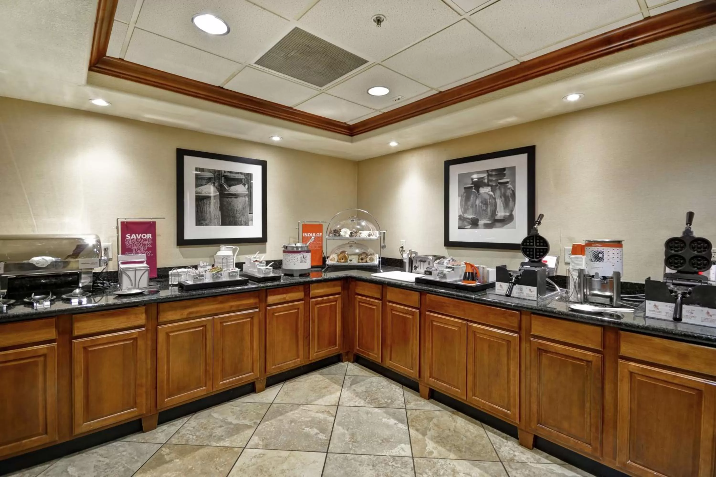 Dining area in Hampton Inn & Suites Yuma