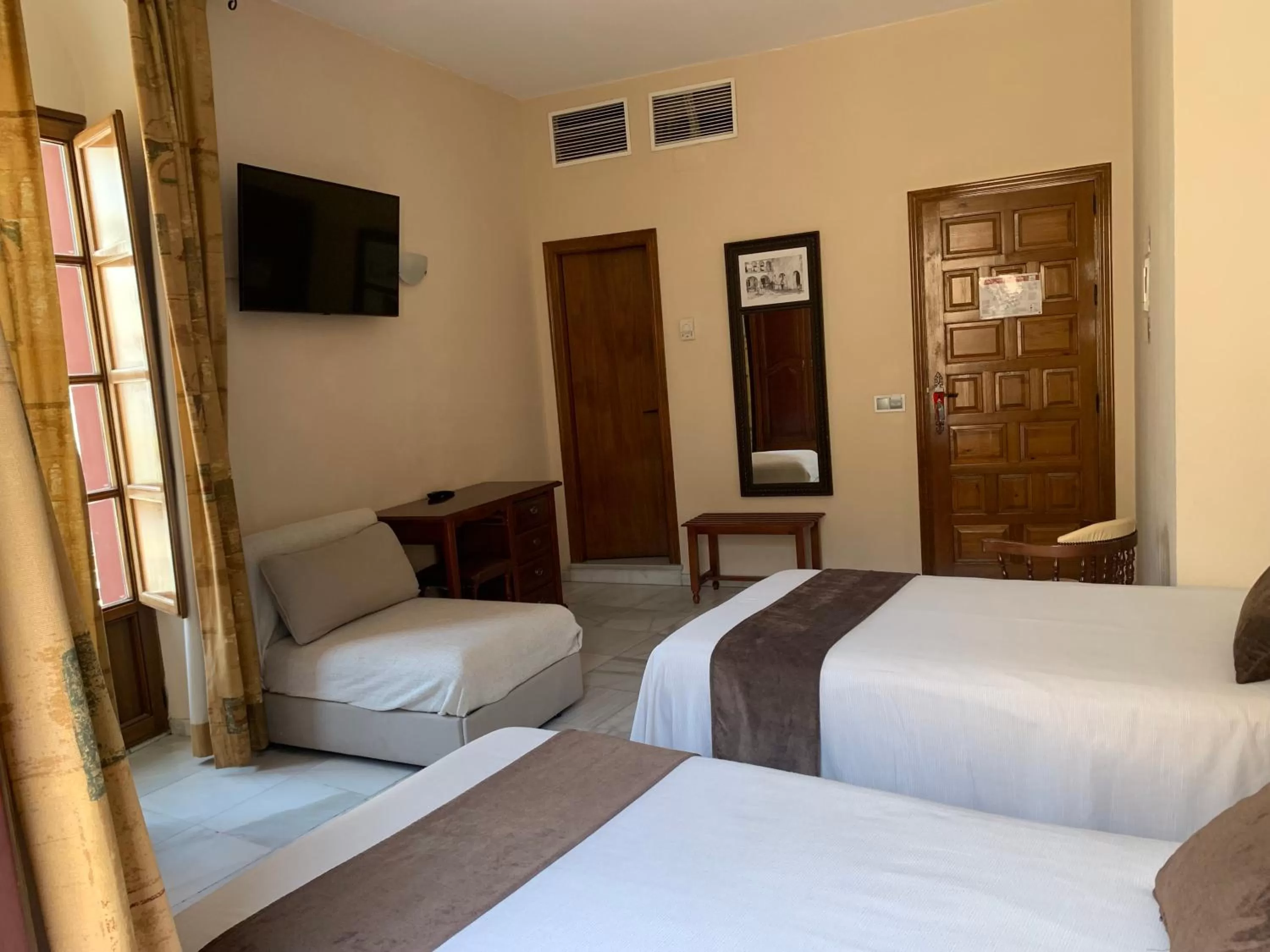 Photo of the whole room, Bed in Hotel Casa Museo de la Mezquita
