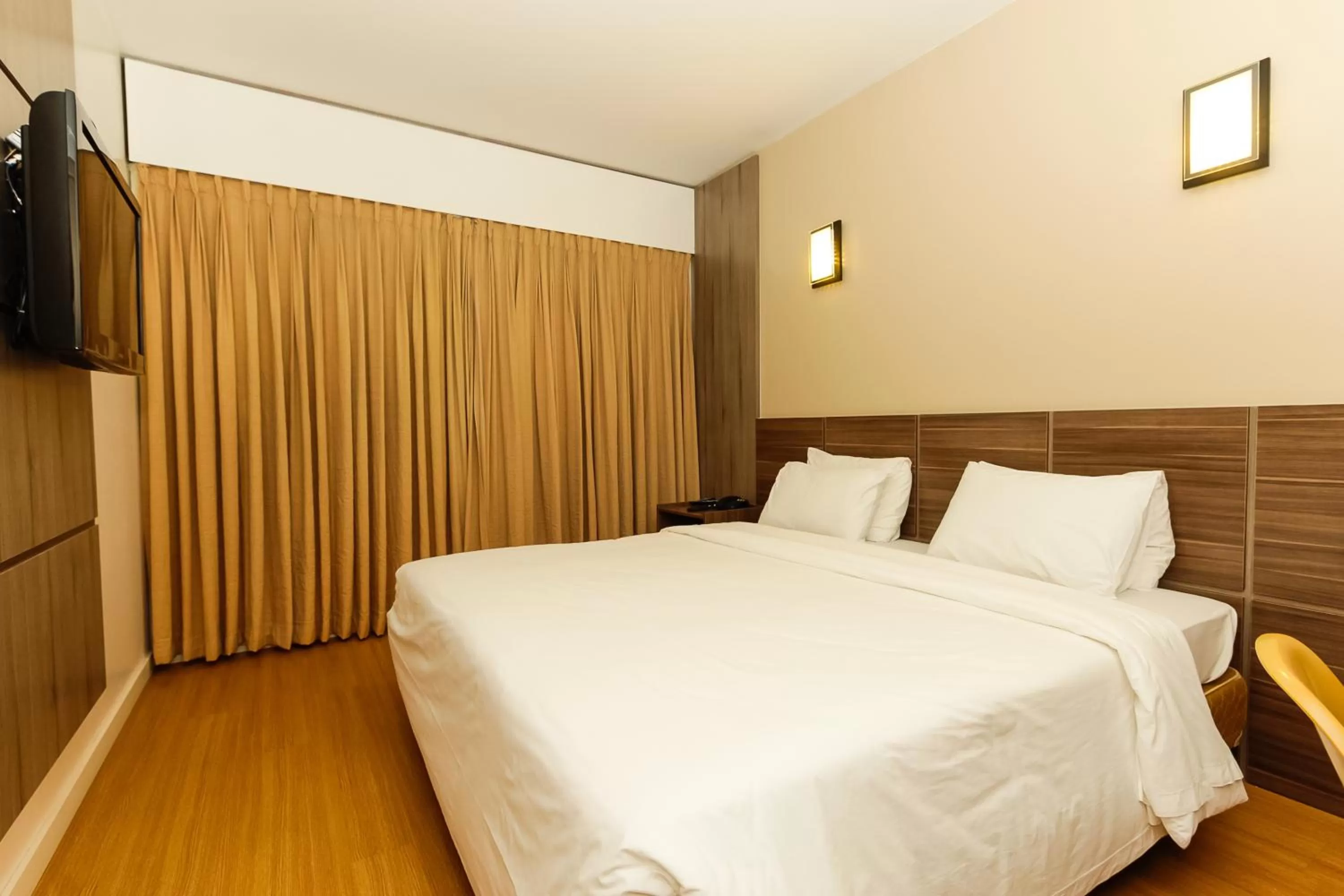 Photo of the whole room, Bed in América Bittar Hotel