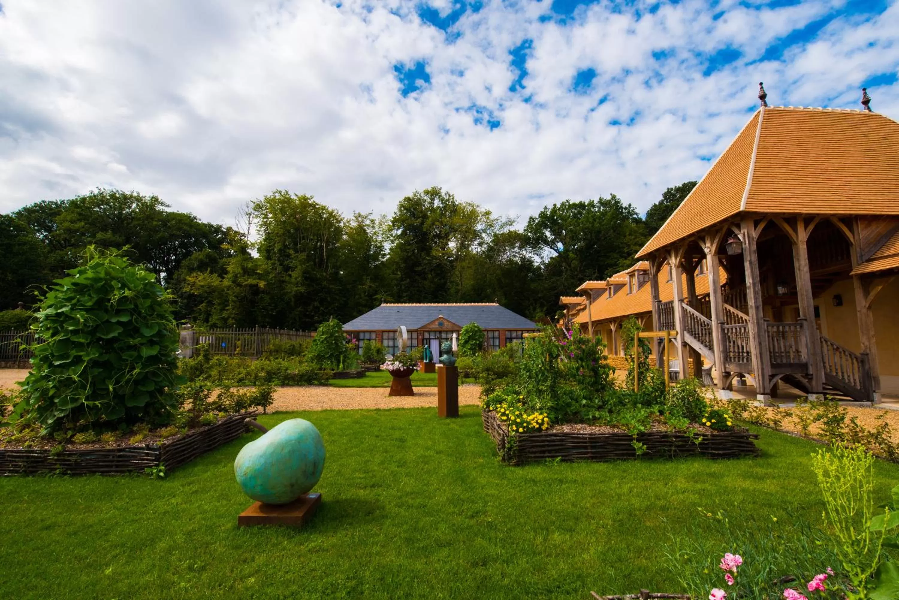 Property building in Hôtel du Domaine de La Groirie - Le Mans