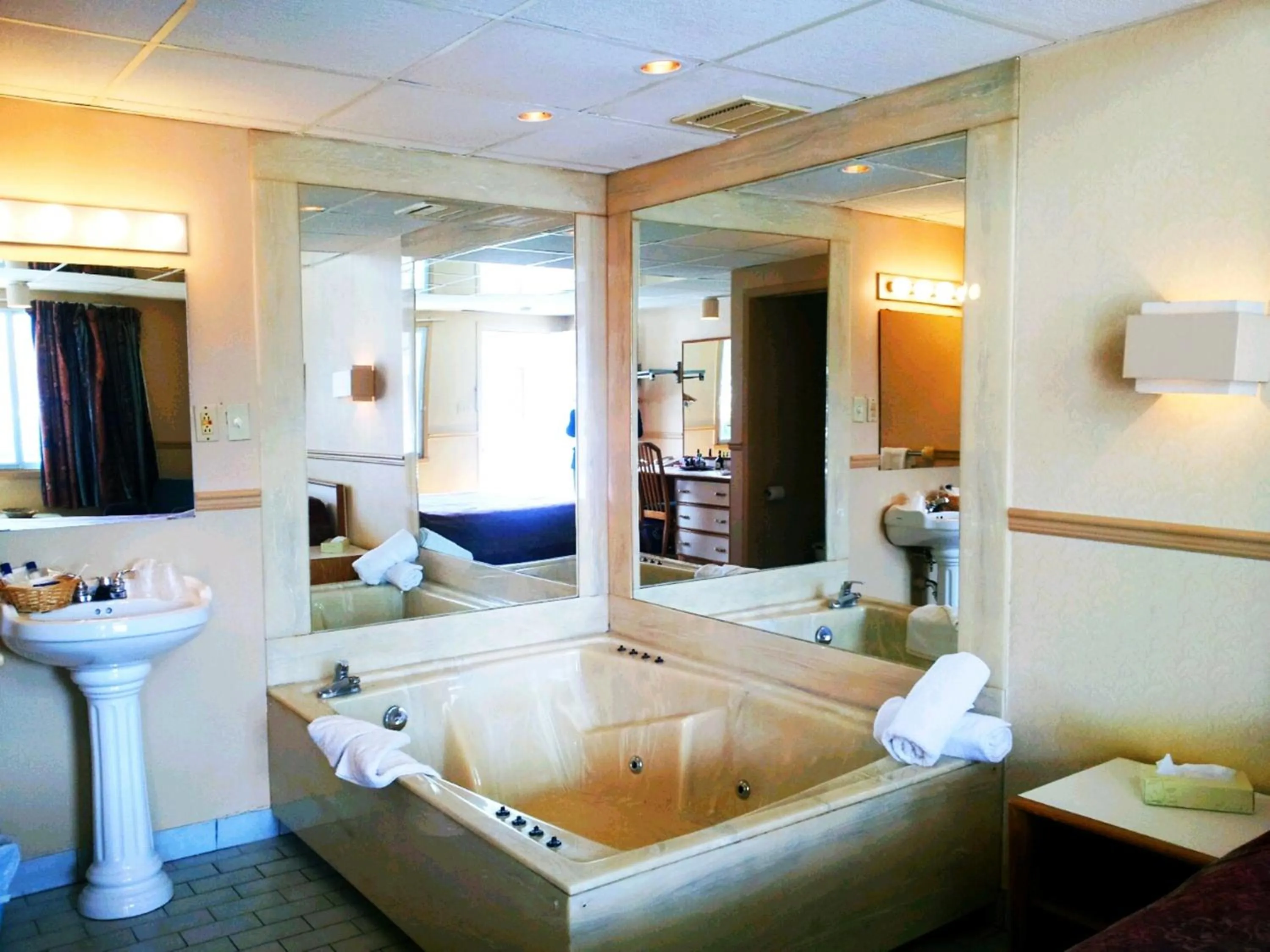 Spa and wellness centre/facilities in Hotel Motel La Marquise