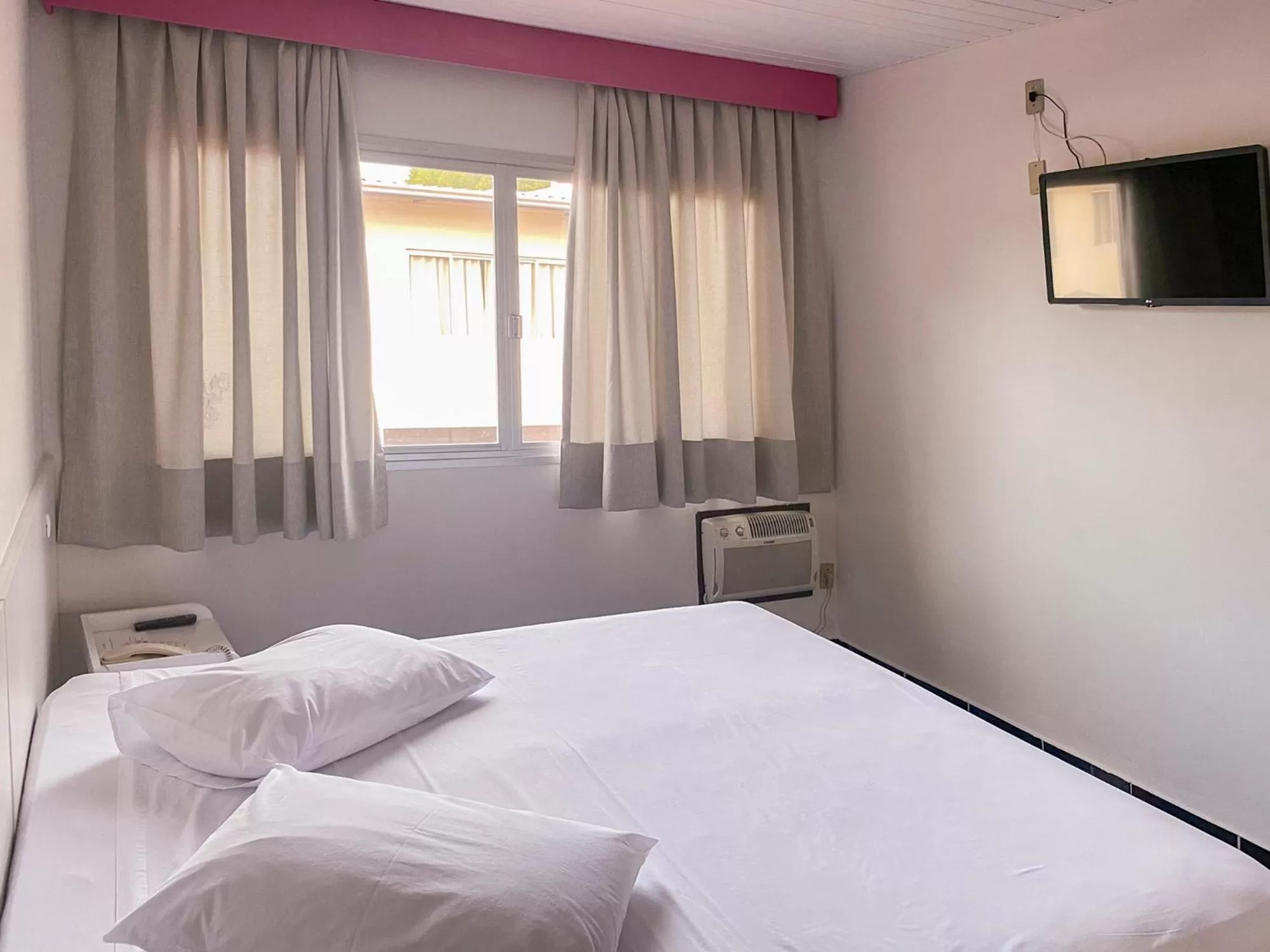 Photo of the whole room, Bed in GUINZA