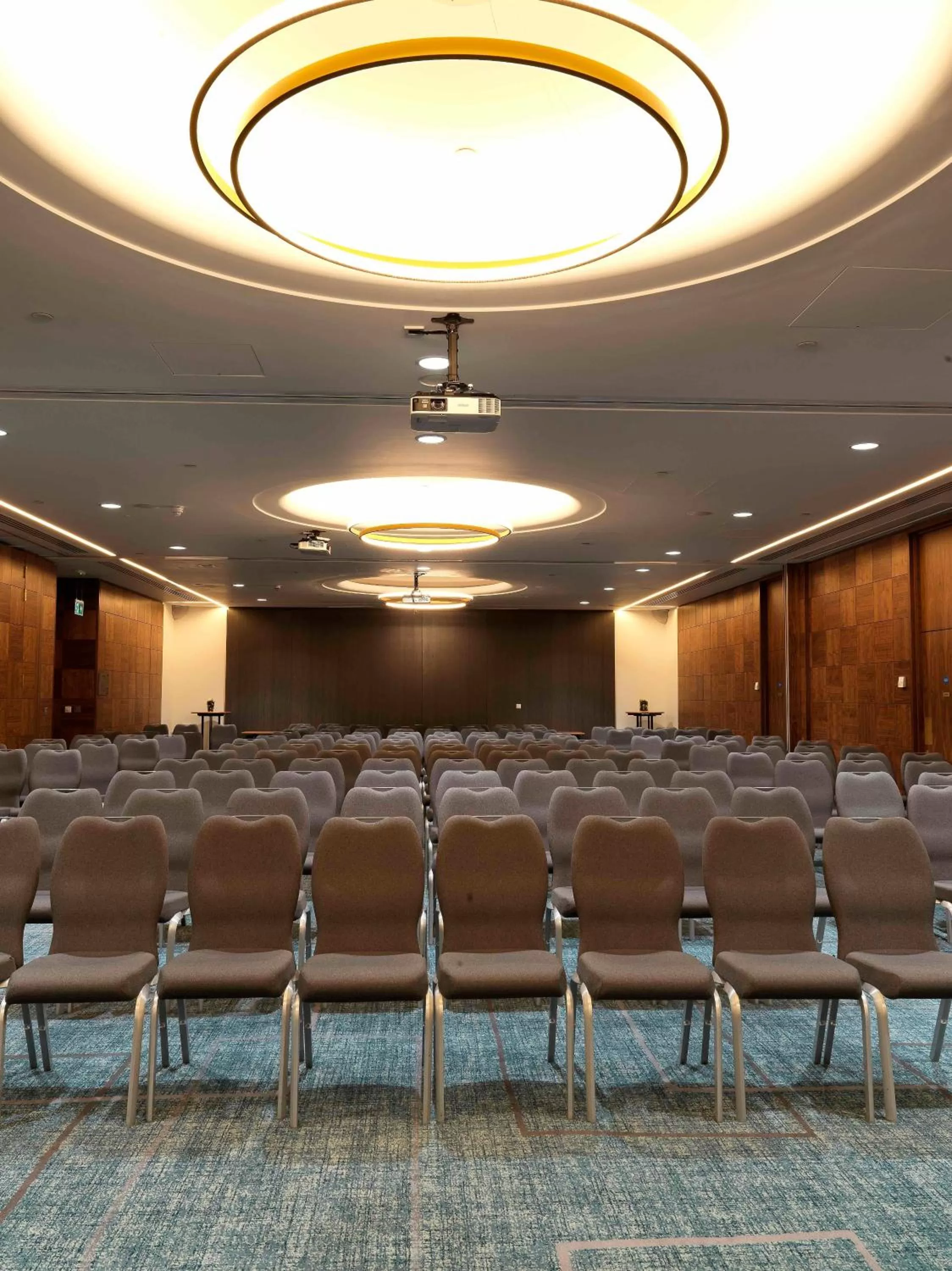 Meeting/conference room in Crowne Plaza London Kings Cross by IHG