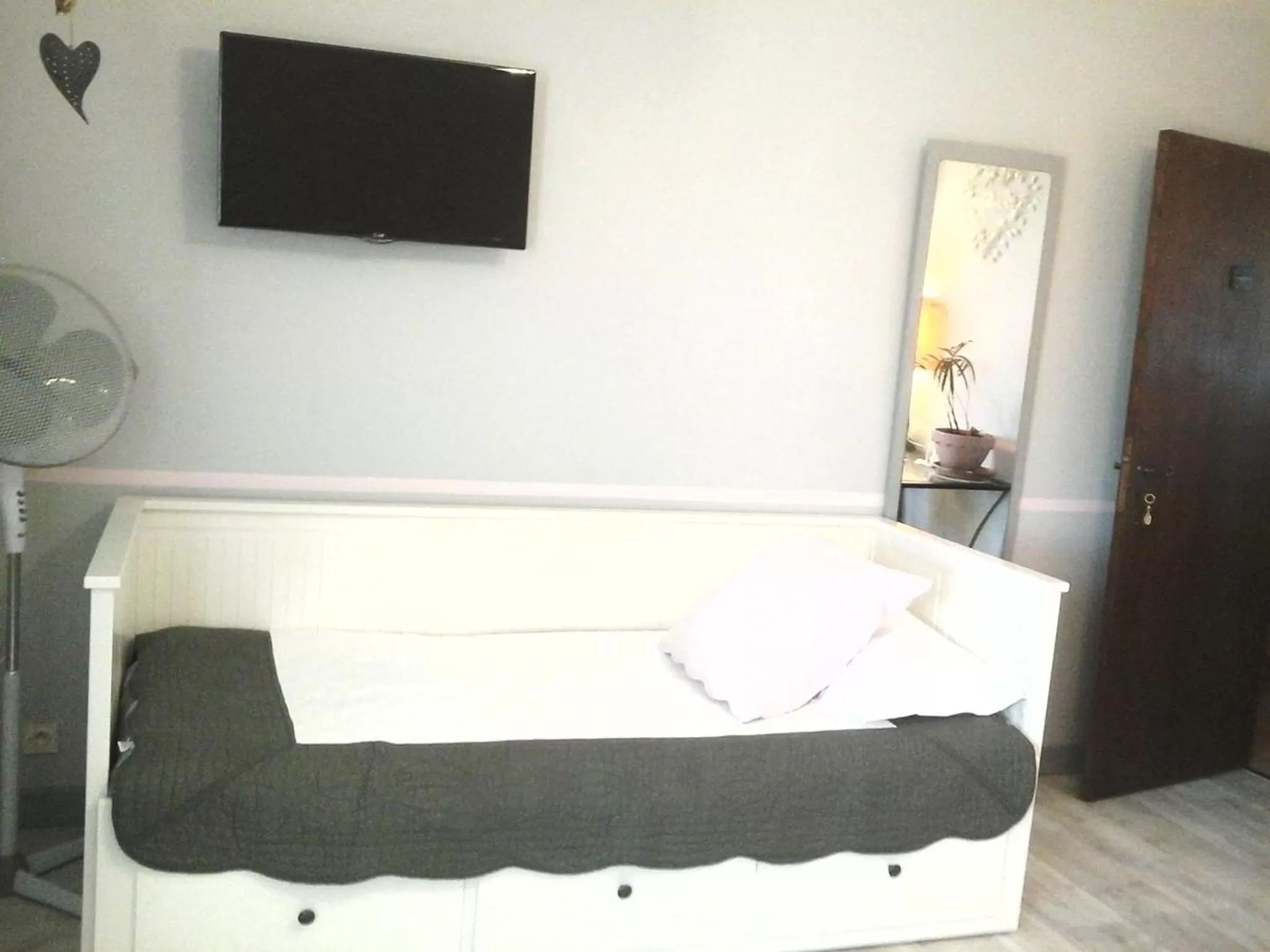 Bed, Seating Area in Vents d'Anges