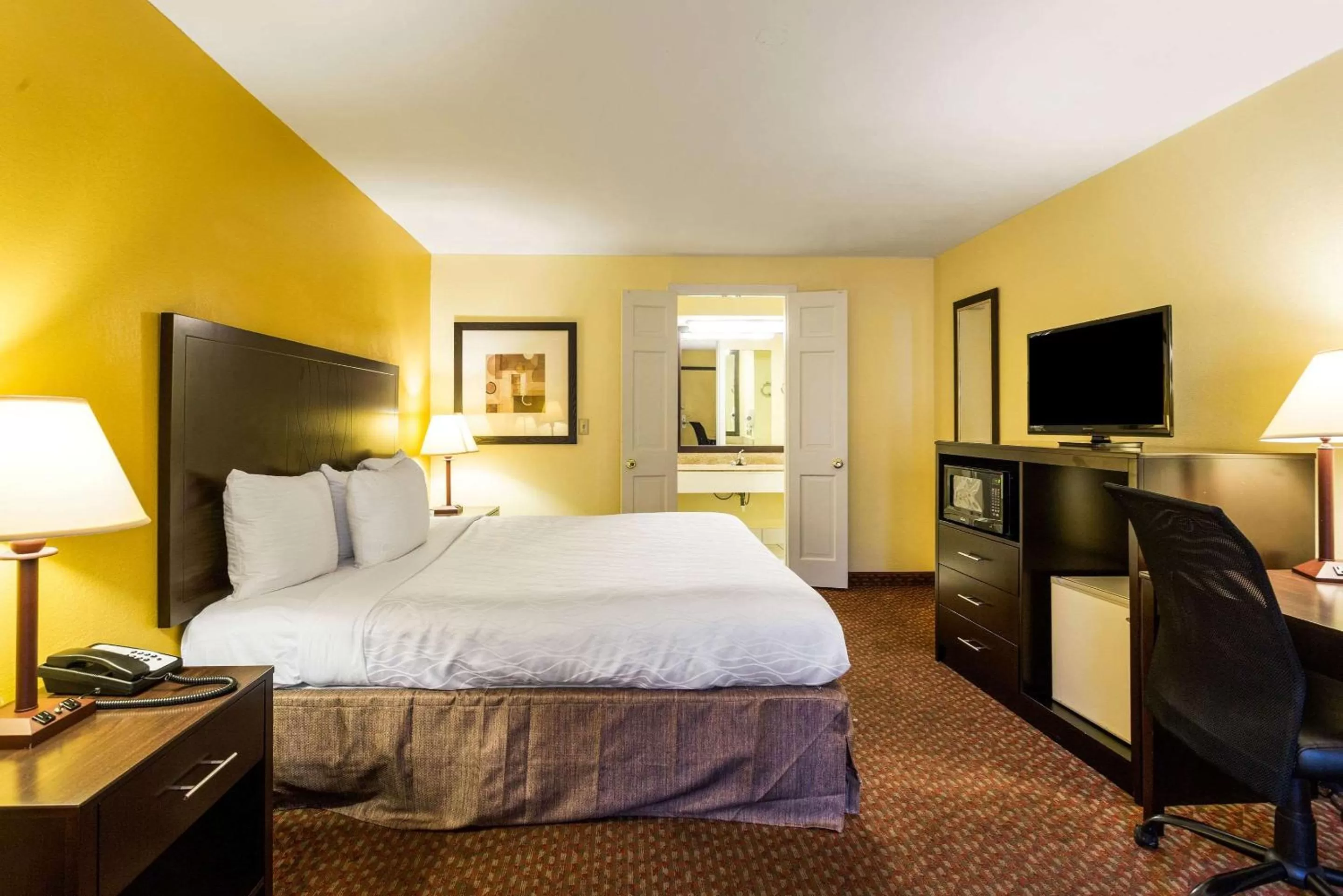 Photo of the whole room, Bed in Quality Inn Indianola