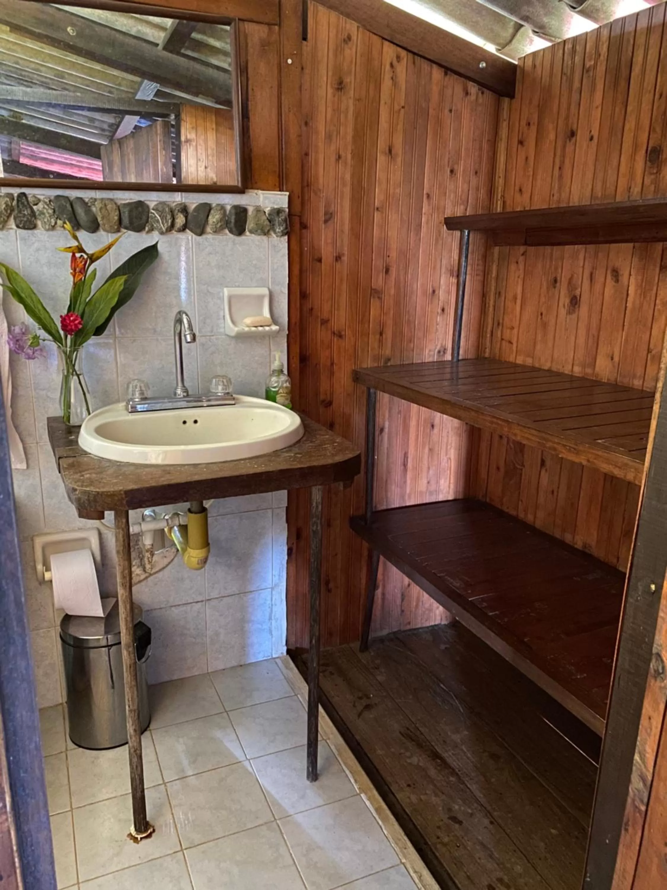 Bathroom in Posada Turística Rocas De Cabo Marzo