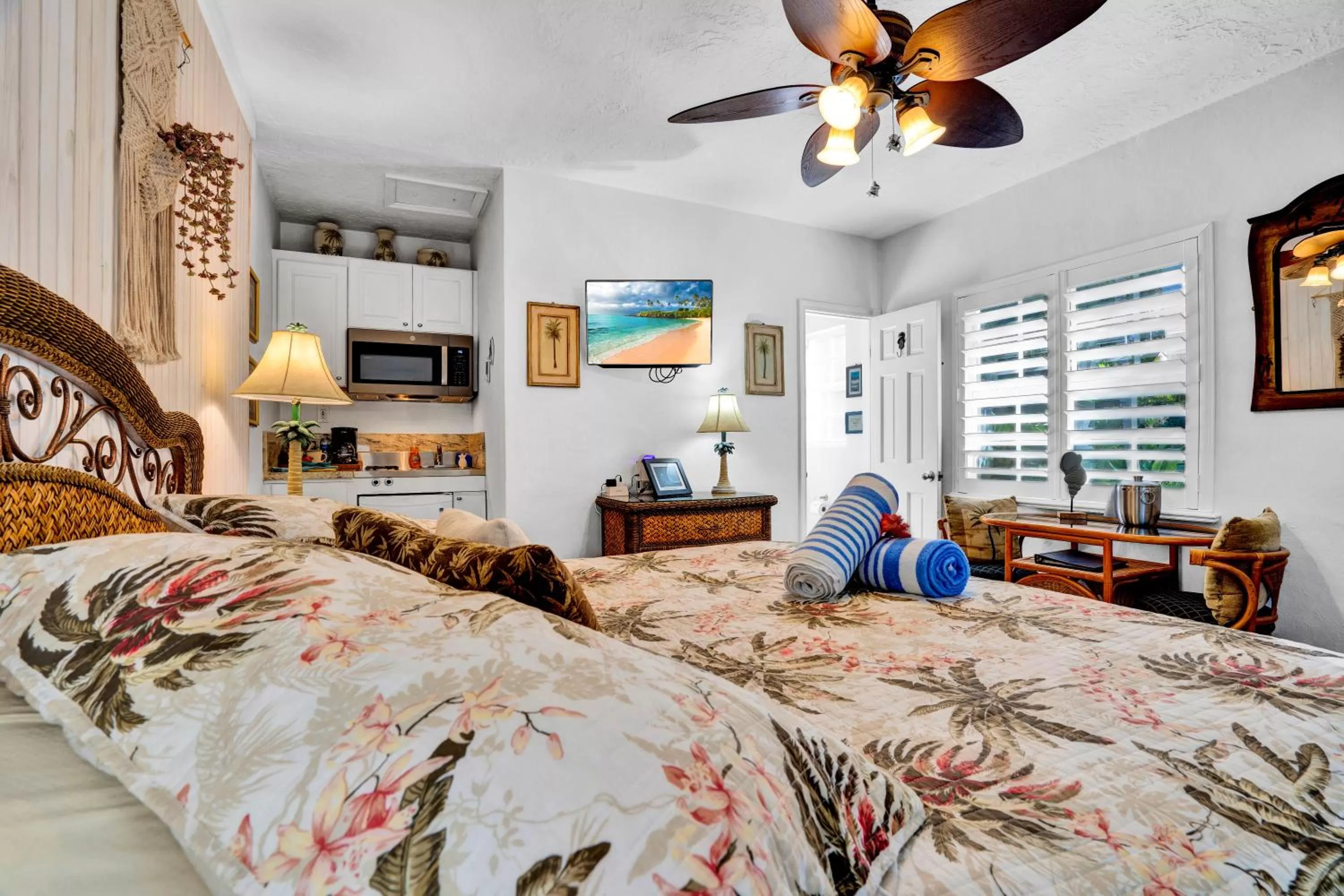 Photo of the whole room, Bed in Island Bay Resort