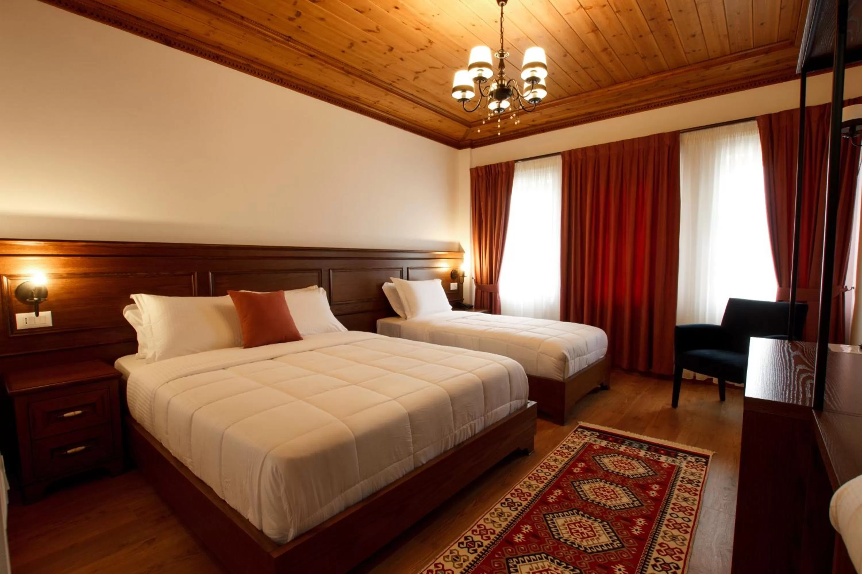 Photo of the whole room, Bed in Rose Garden Hotel