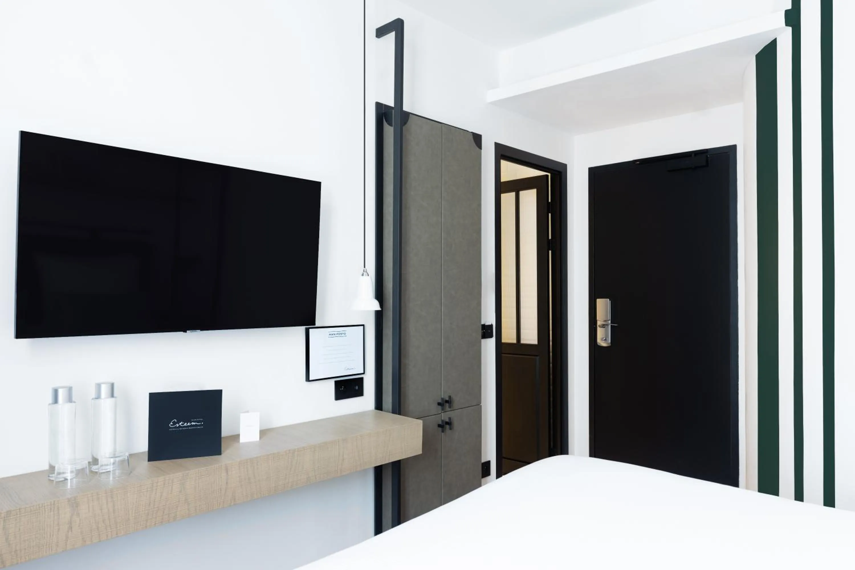 Bed in Esteem Tour Eiffel