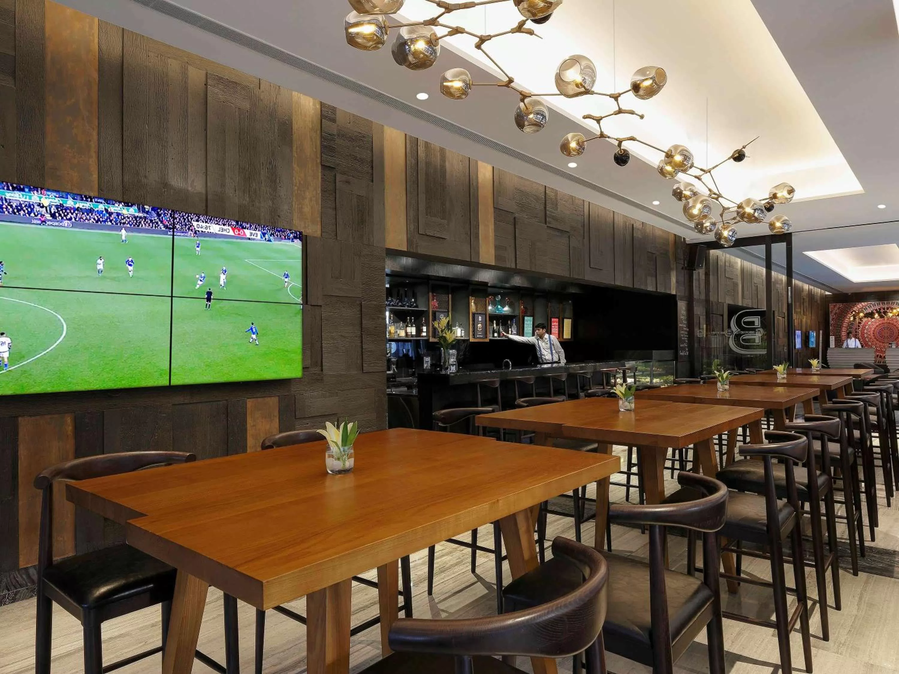 Lounge or bar in Novotel Chennai Chamiers Road