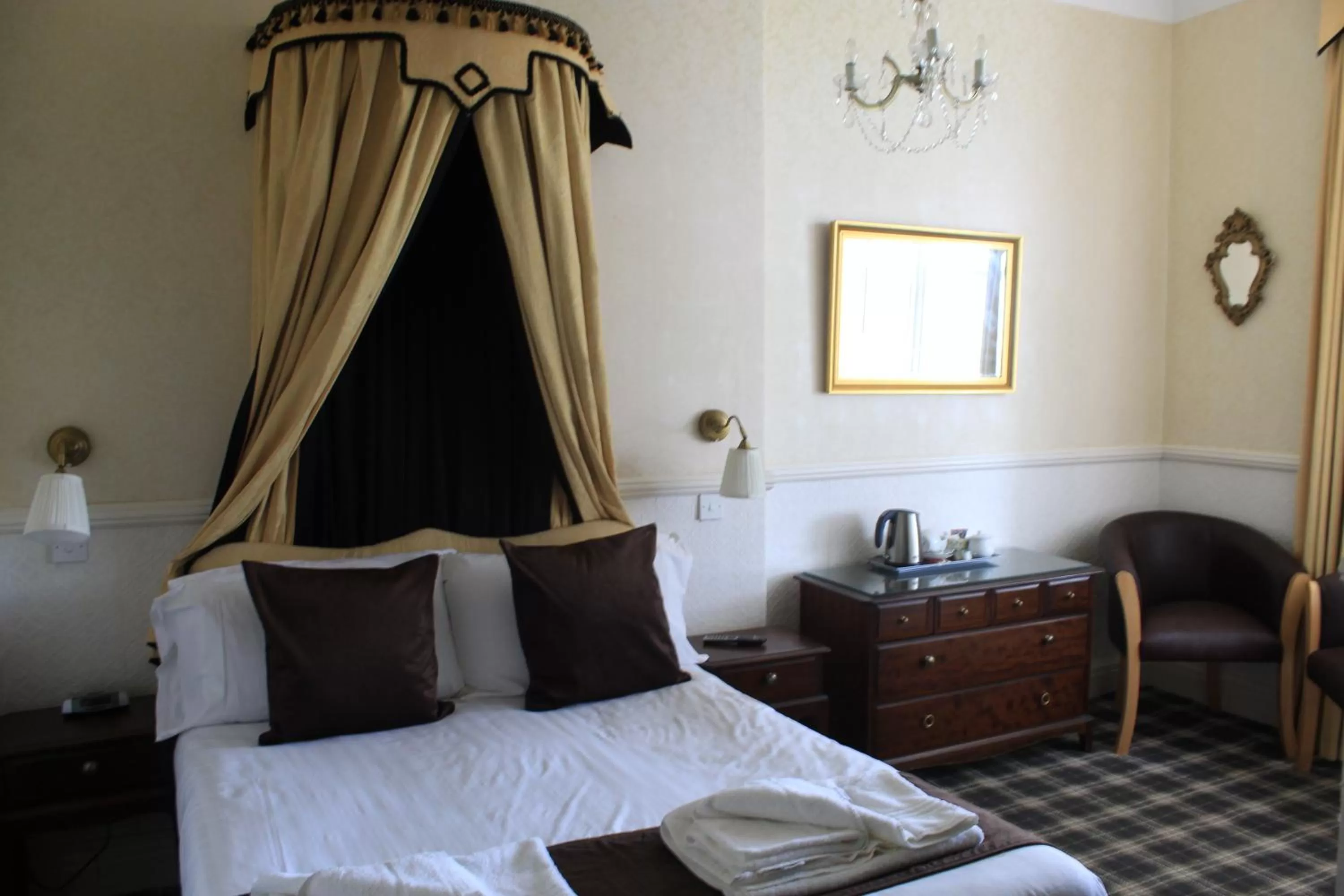 Bed in Headlands Hotel