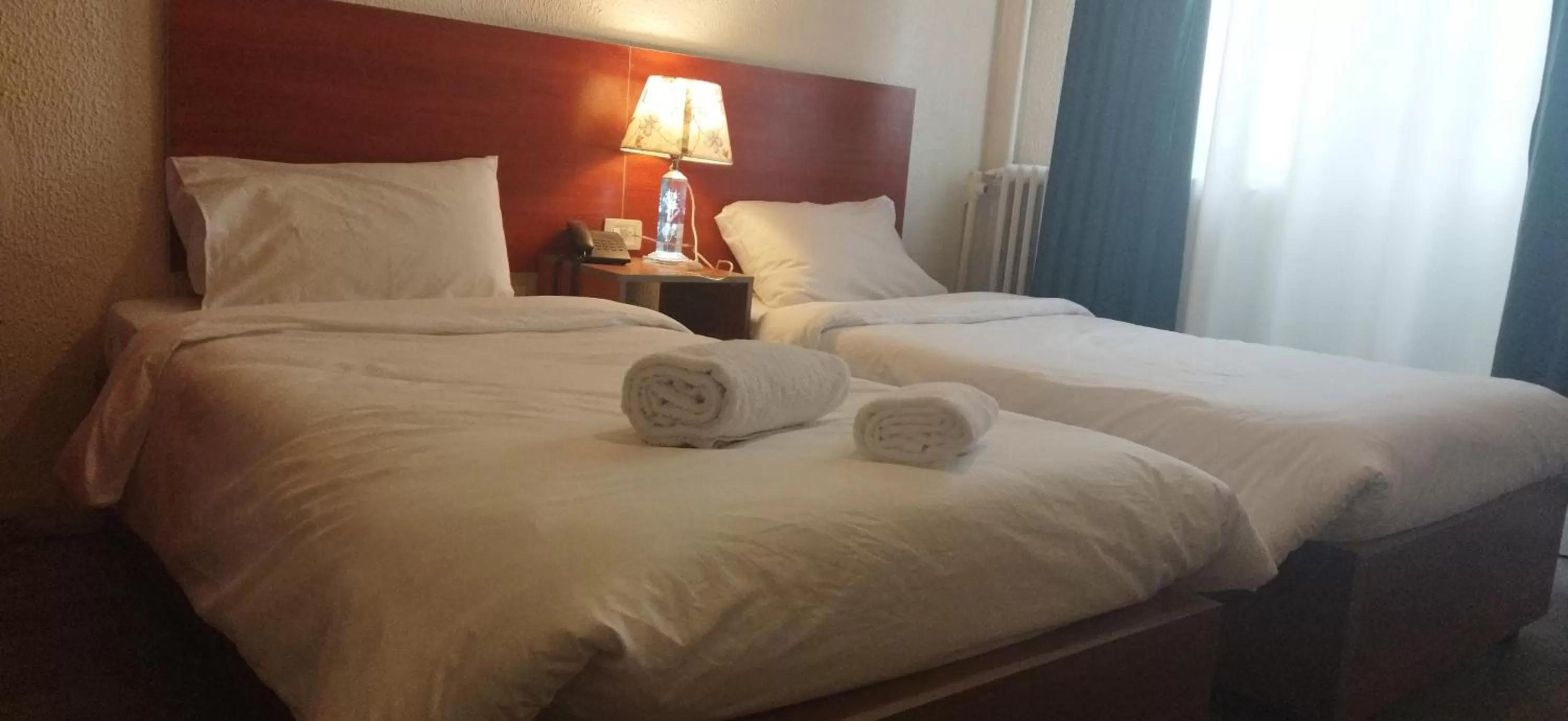 Bedroom, Bed in New Park Hotel