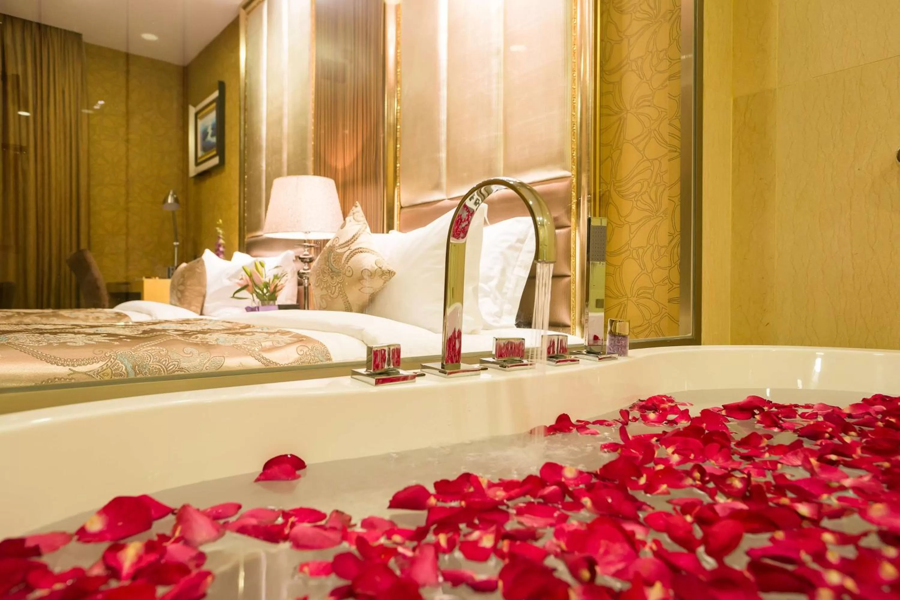 Bathroom in Best Western Chinatown Hotel