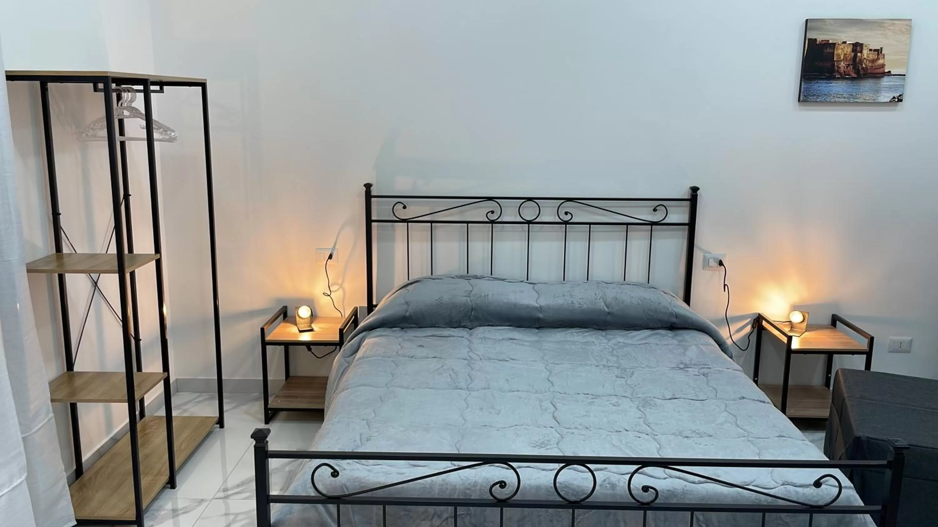 Photo of the whole room, Bed in Lumacors House