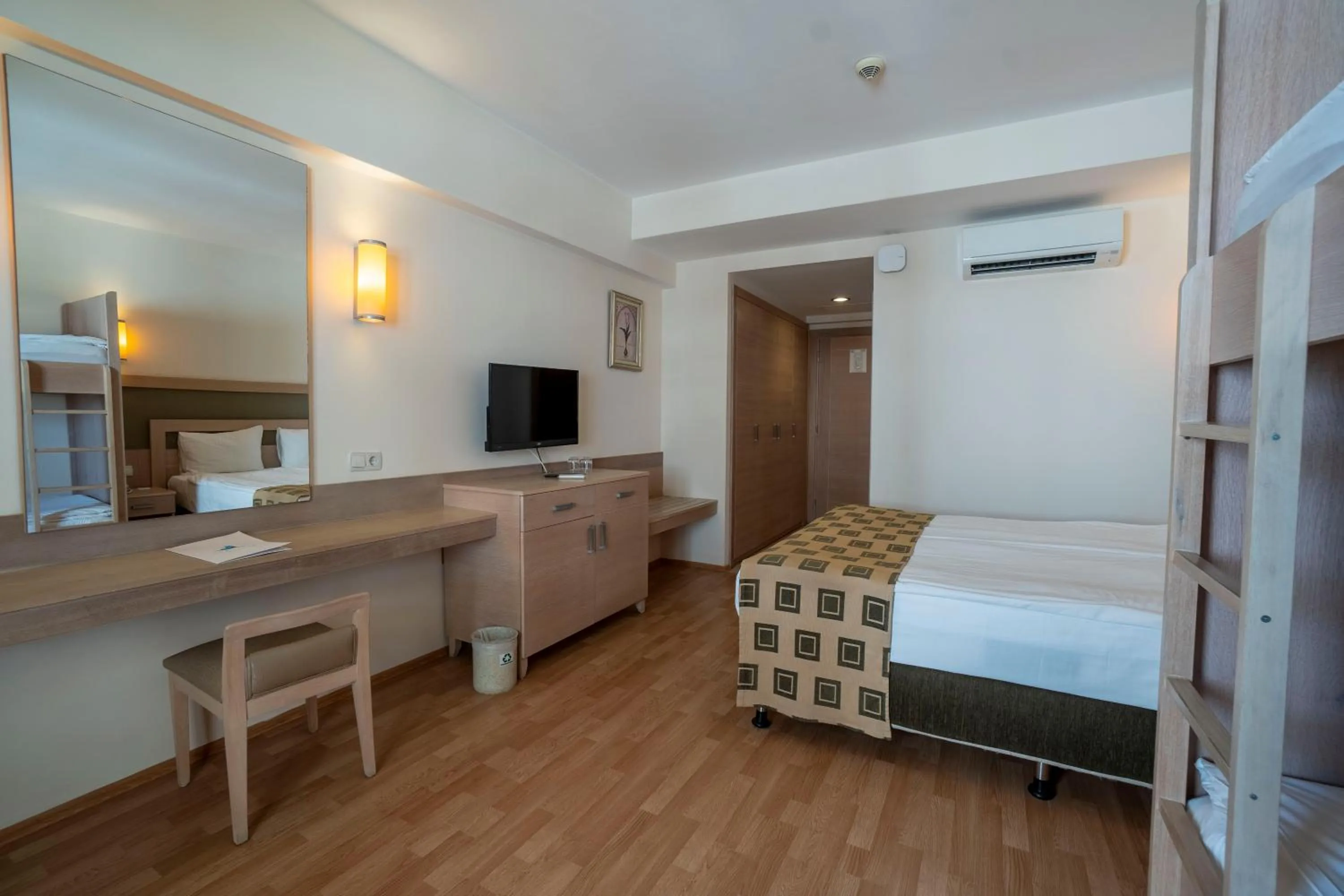 Photo of the whole room, Bed in Side Breeze Hotel