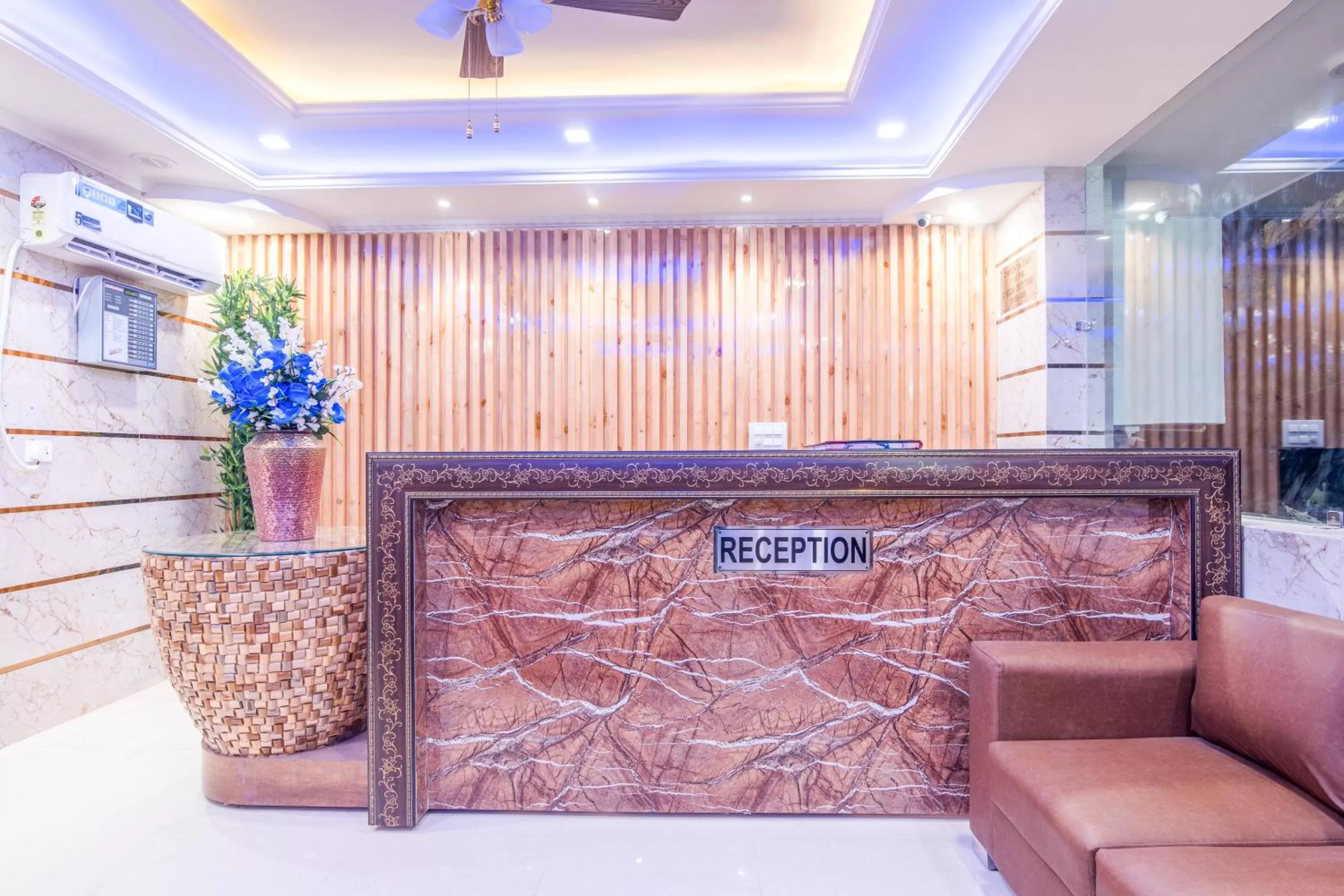 On-site shops in Hotel Festival Mahipalpur At Delhi Airport