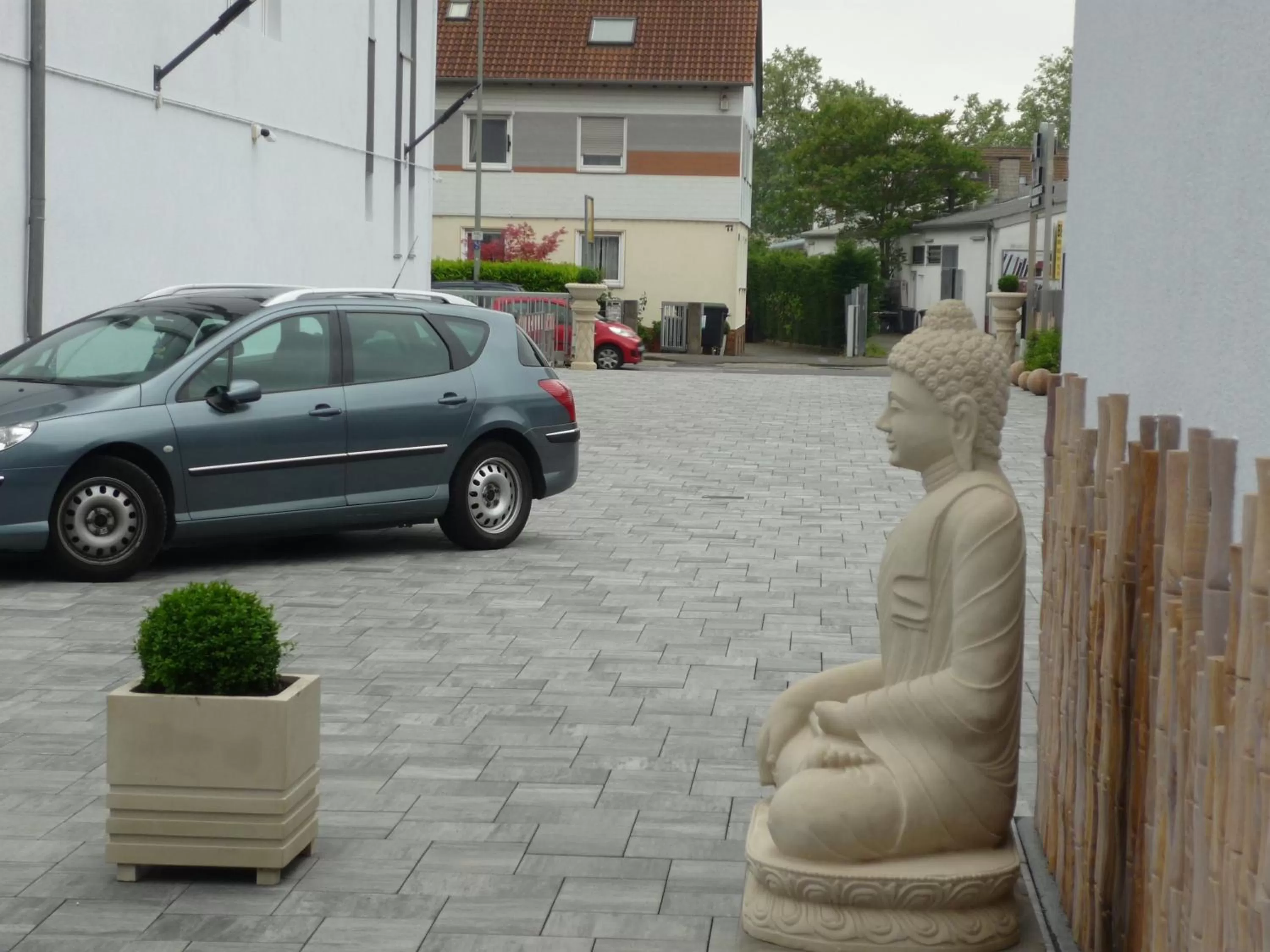 Facade/entrance in Naam Hotel & Apartments Frankfurt City-Messe Airport